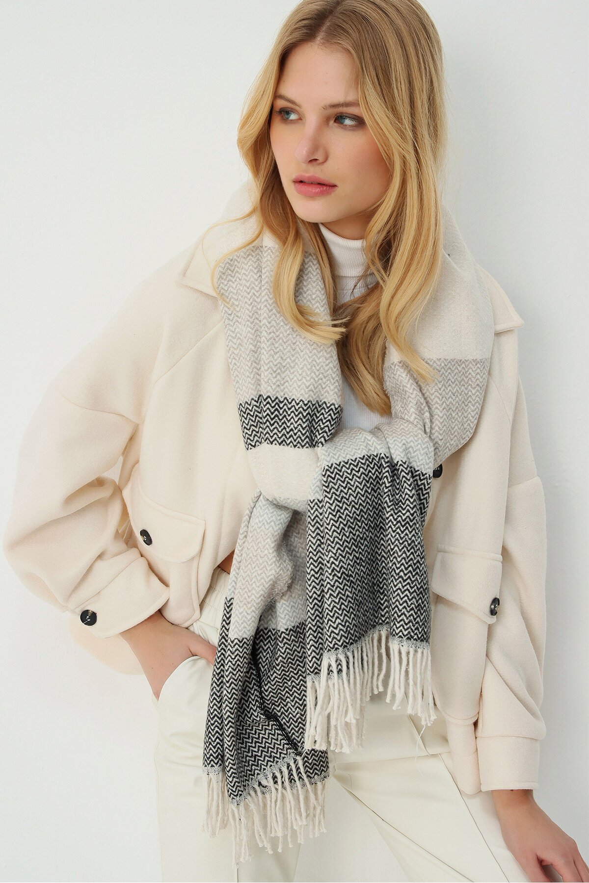 Ekru Yün Karışımlı Desenli Şal