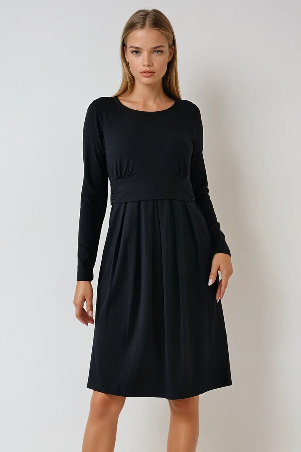 Siyah Yuvarlak Yaka Çeyrek Kol Beli Büzgülü Pileli  Elbise