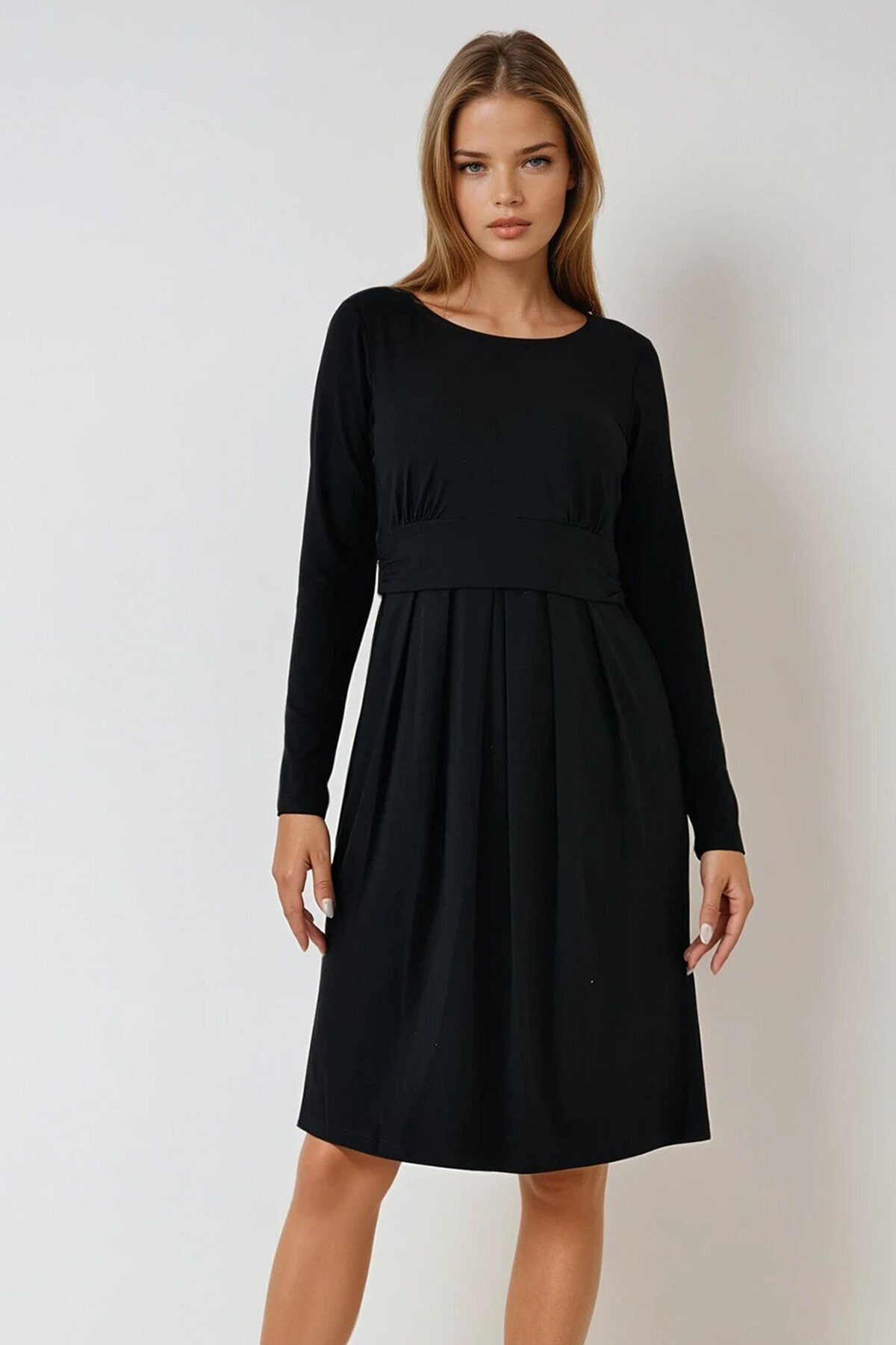 Siyah Yuvarlak Yaka Çeyrek Kol Beli Büzgülü Pileli  Elbise