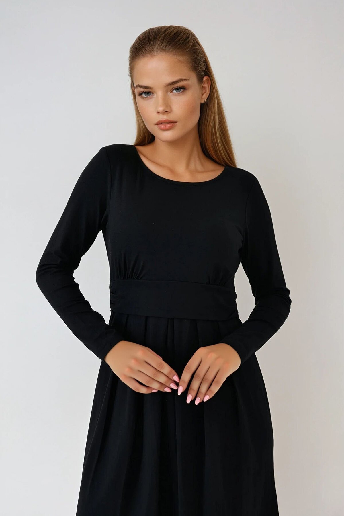 Siyah Yuvarlak Yaka Çeyrek Kol Beli Büzgülü Pileli  Elbise