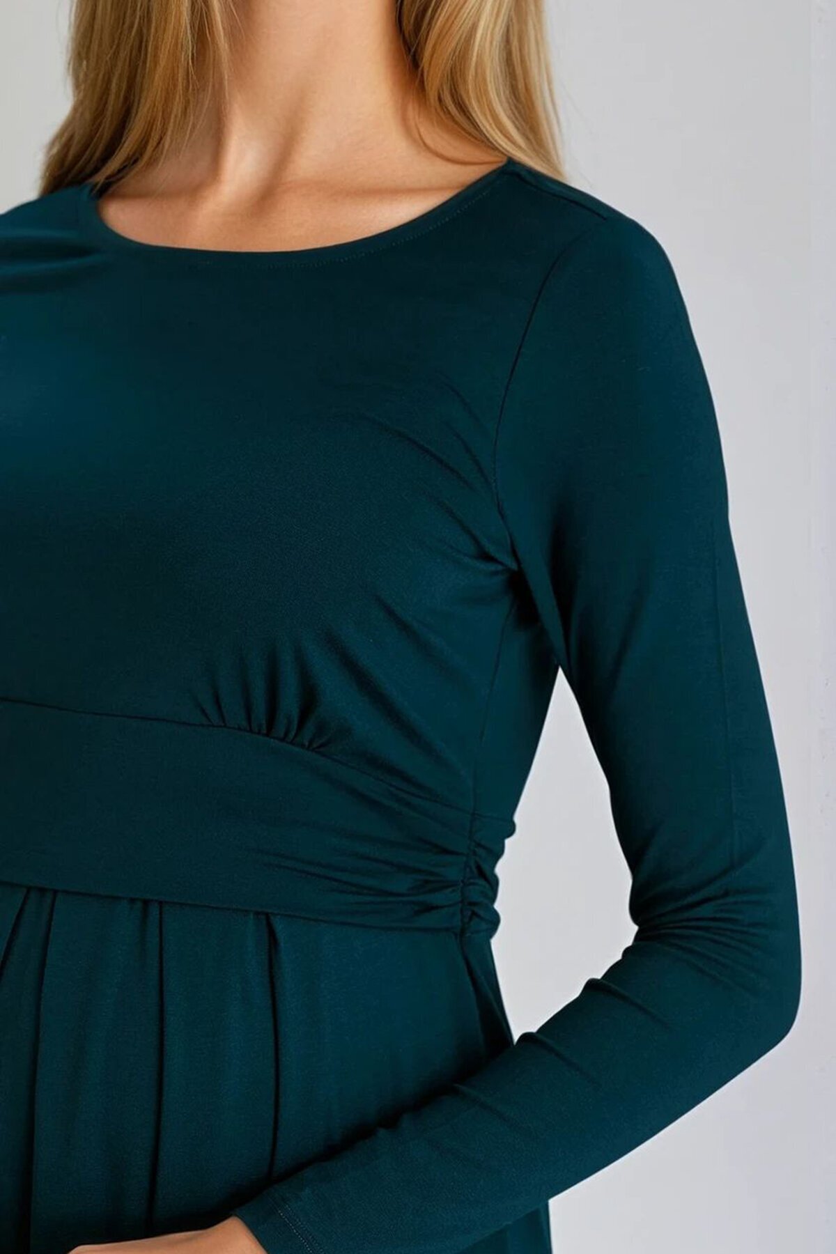 Zümrüt Yeşili Yuvarlak Yaka Çeyrek Kol Beli Büzgülü Pileli  Elbise