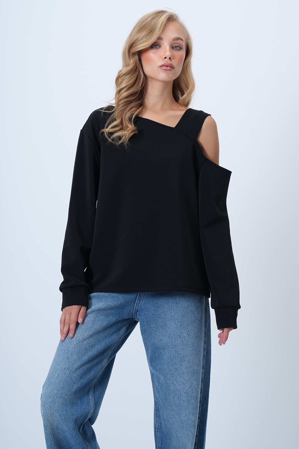 Asimetrik Kesim Omuzu Bant Detaylı Örme Bluz