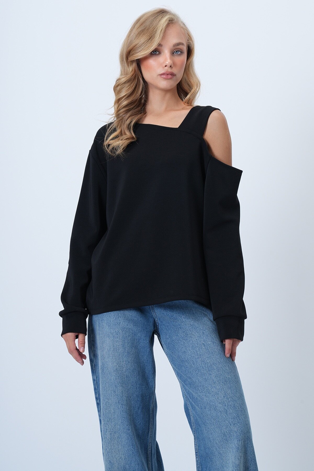 Asimetrik Kesim Omuzu Bant Detaylı Örme Bluz