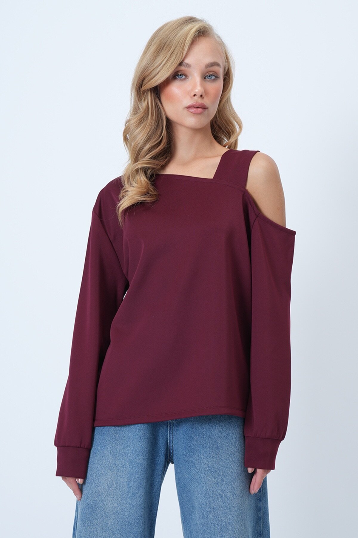 Asimetrik Kesim Omuzu Bant Detaylı Örme Bluz