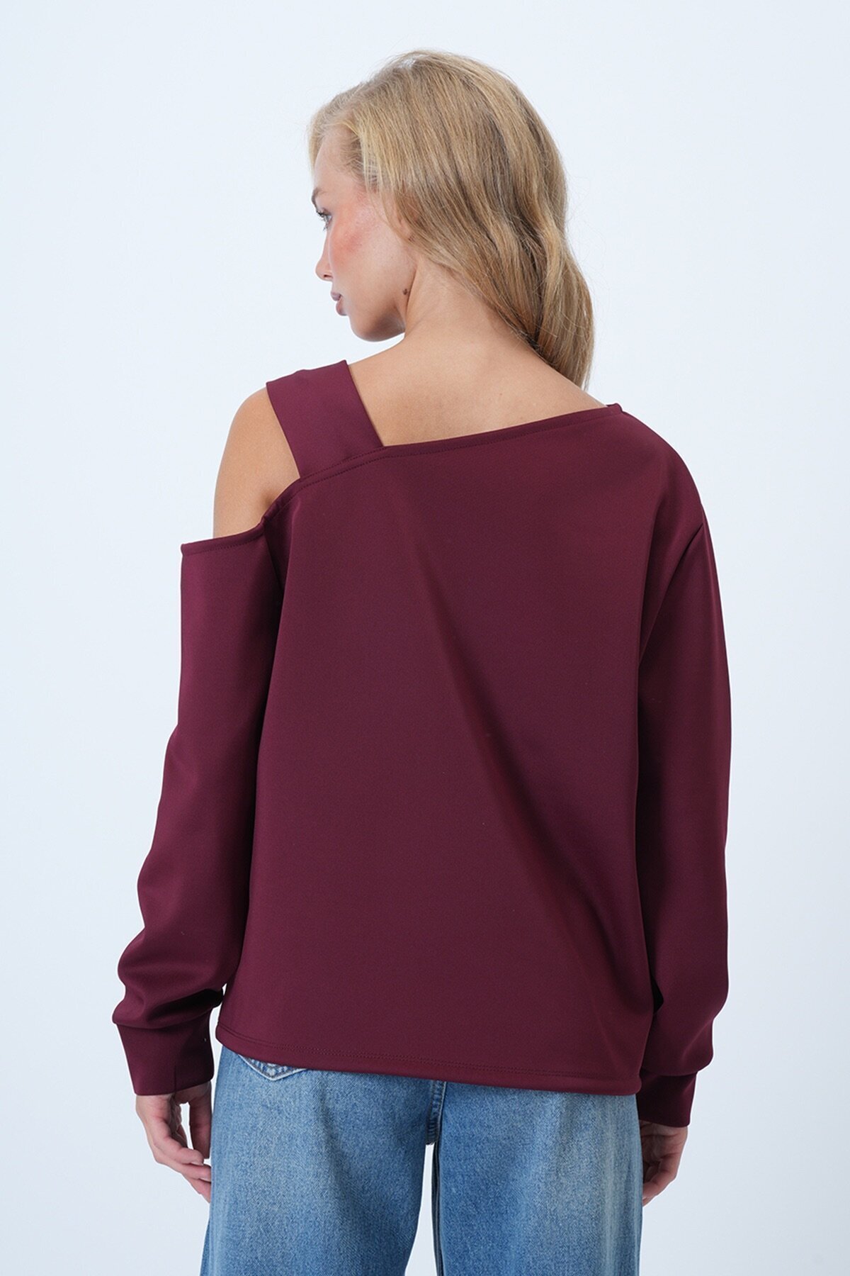 Asimetrik Kesim Omuzu Bant Detaylı Örme Bluz