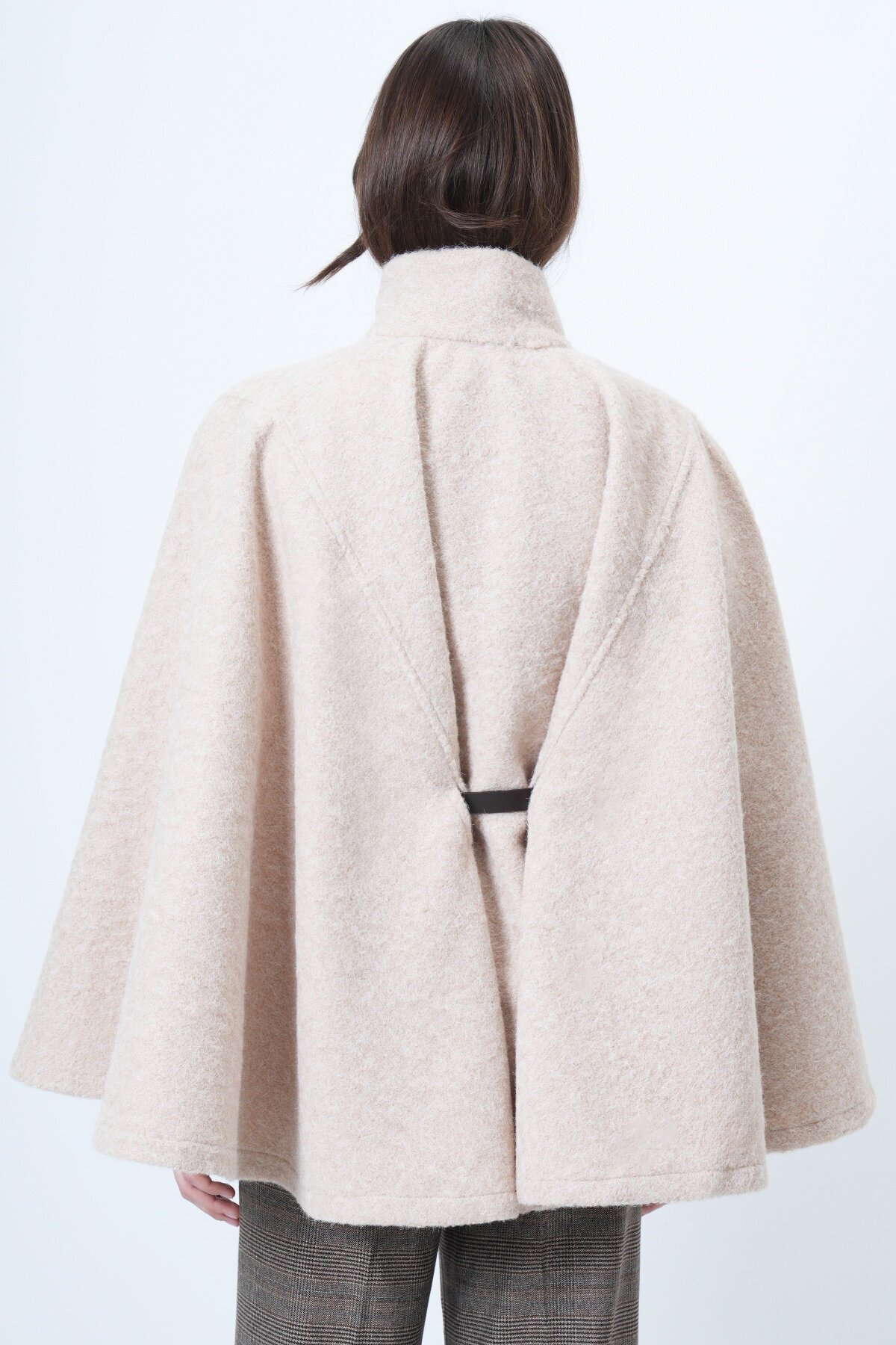 Bej Kemerli Gizli Düğmeli Premium Pelerin