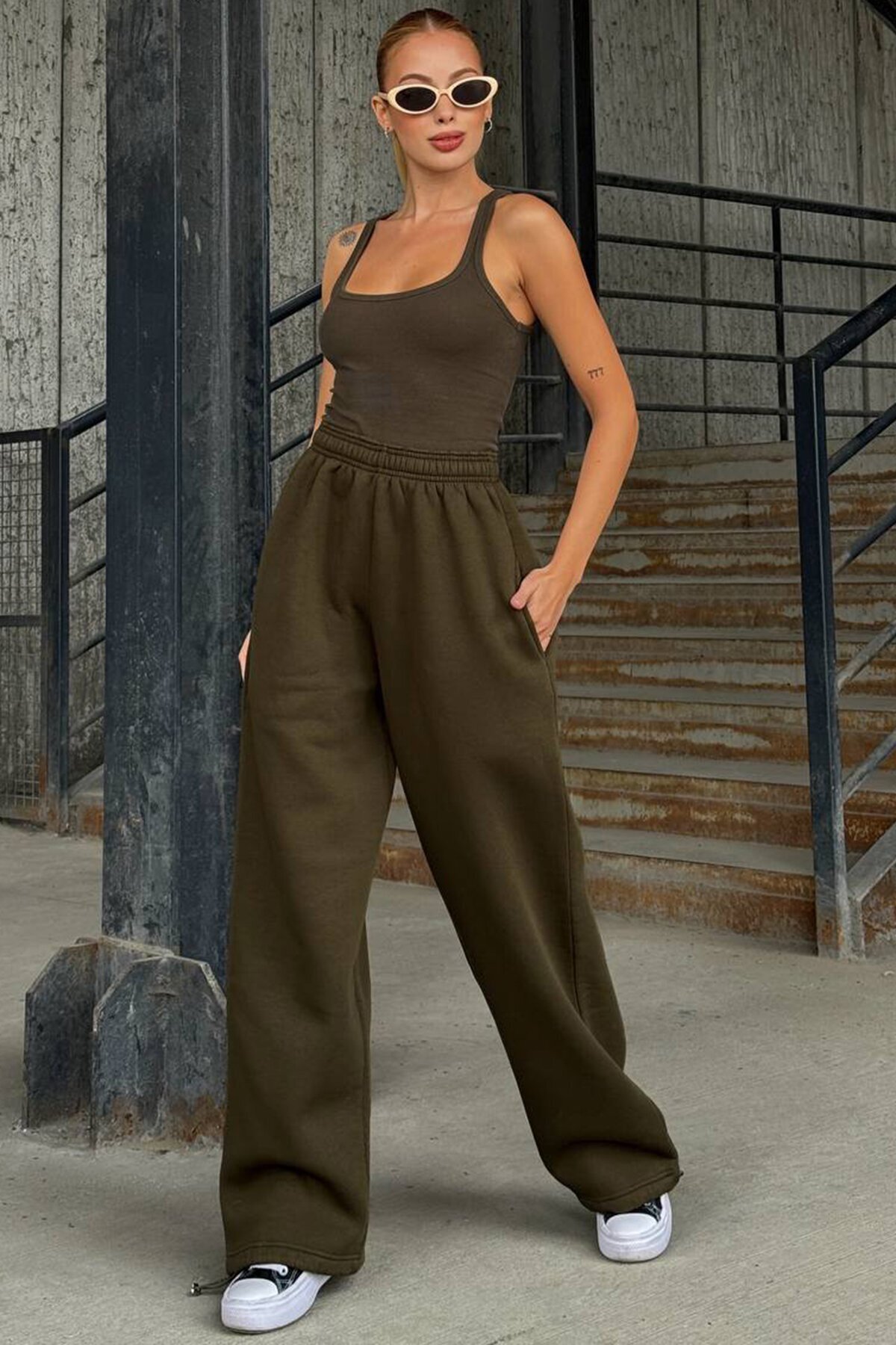 Beli Ve Paçası Lastikli Çift Cepli Şardonlu 3 İplik Eşofman Altı