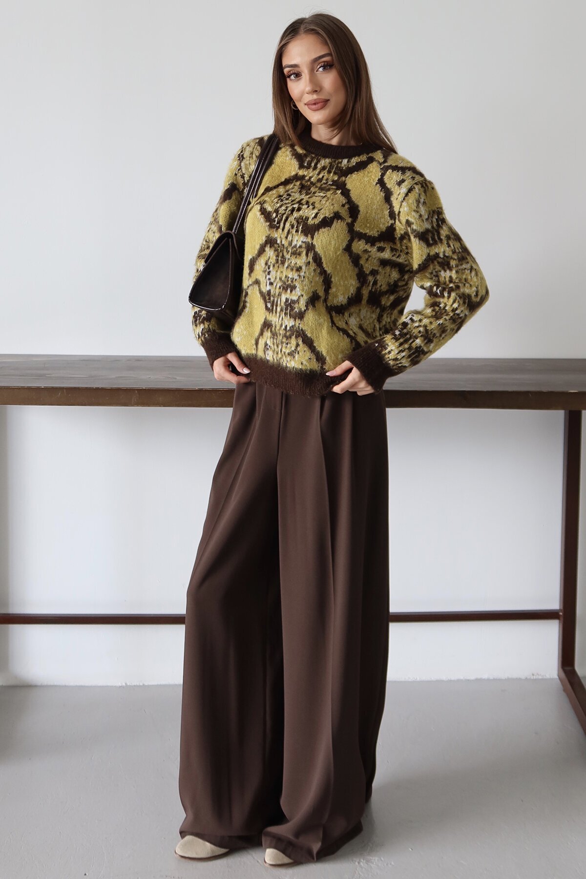 Bisiklet Yaka Desenli Triko Kazak