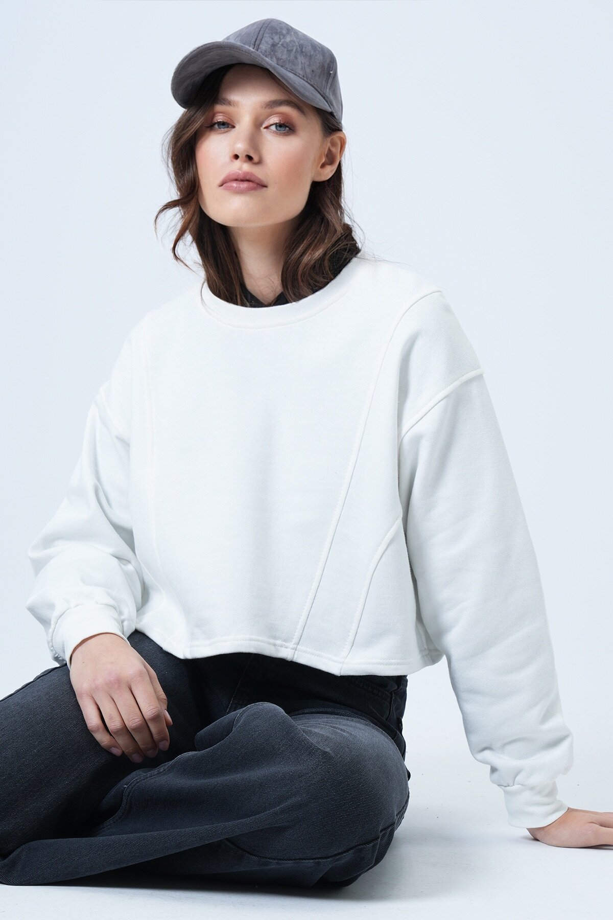 Bisiklet Yaka Dikiş Detaylı Crop Sweatshirt