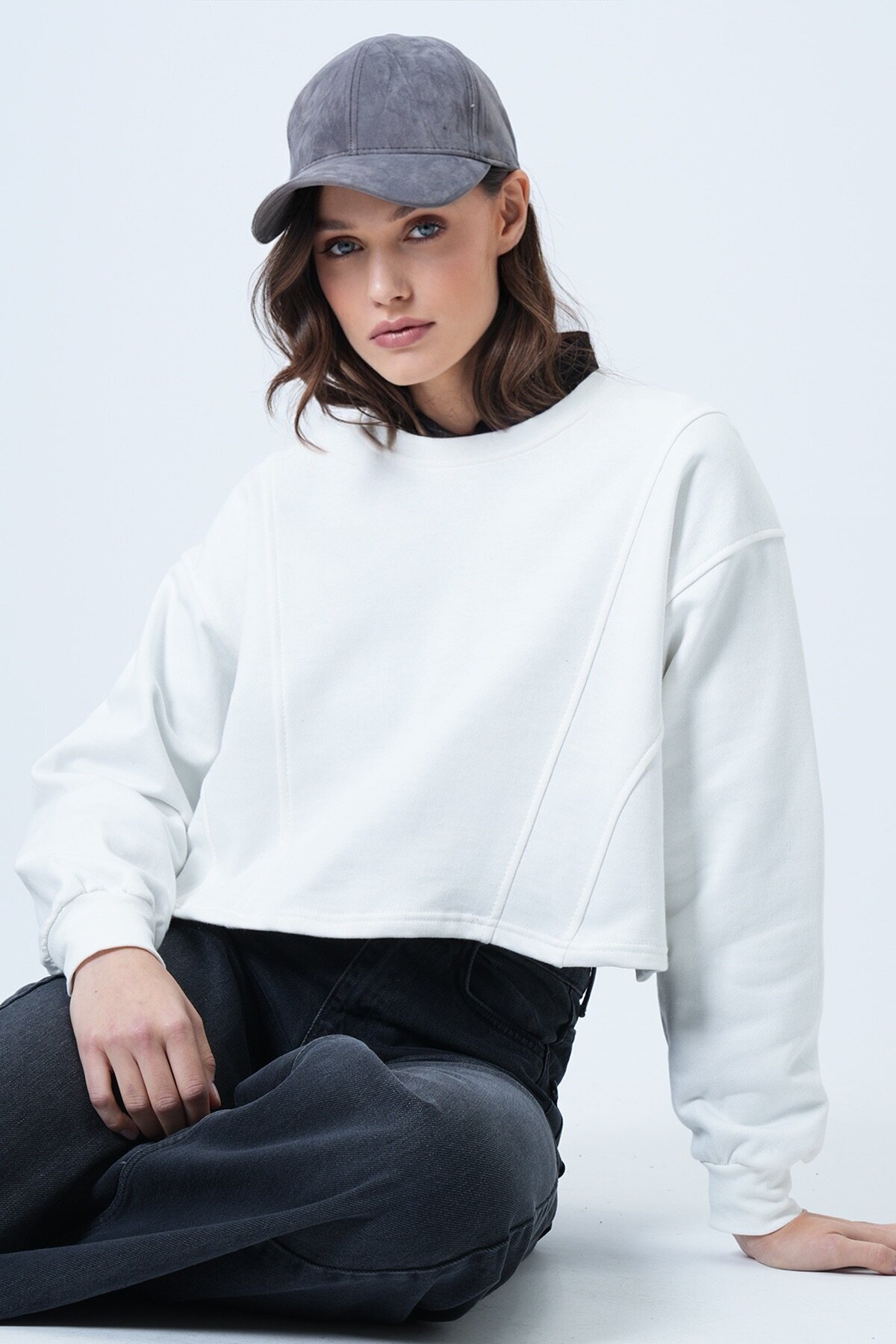 Bisiklet Yaka Dikiş Detaylı Crop Sweatshirt