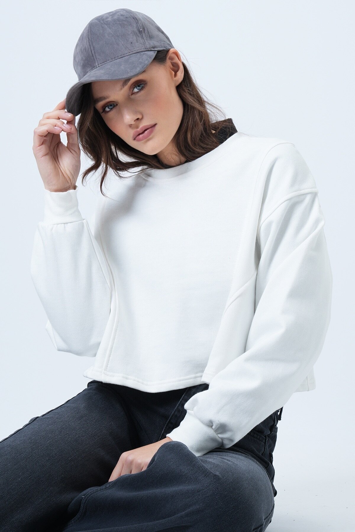 Bisiklet Yaka Dikiş Detaylı Crop Sweatshirt