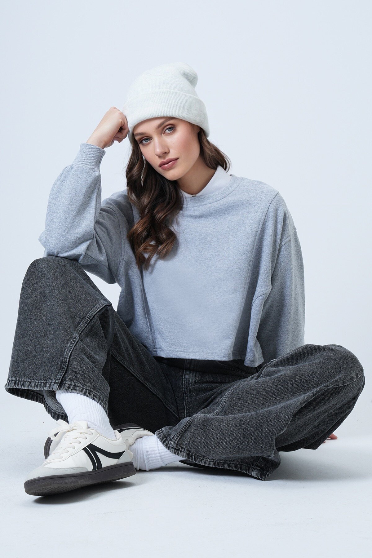 Bisiklet Yaka Dikiş Detaylı Crop Sweatshirt