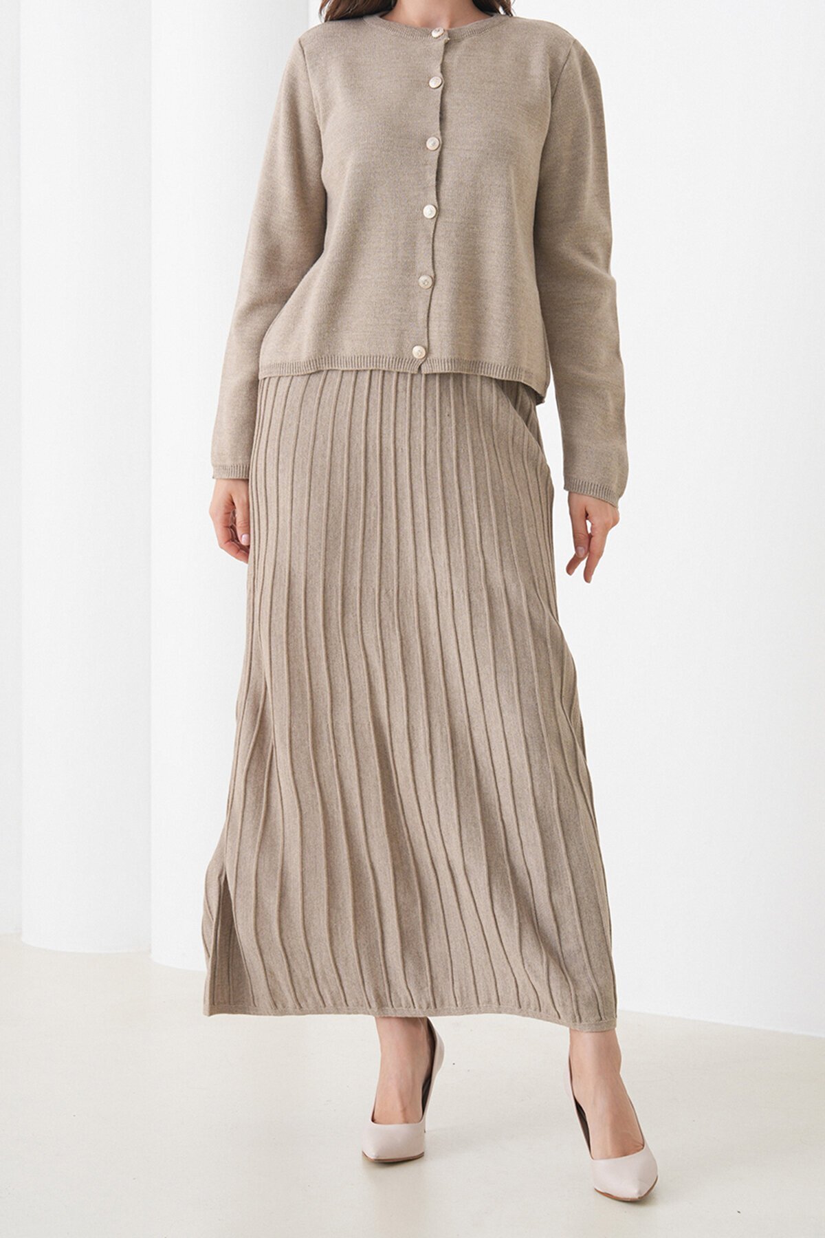 Bisiklet Yaka Düğmeli Hırka ve Pliseli Midi Boy Etek Takım