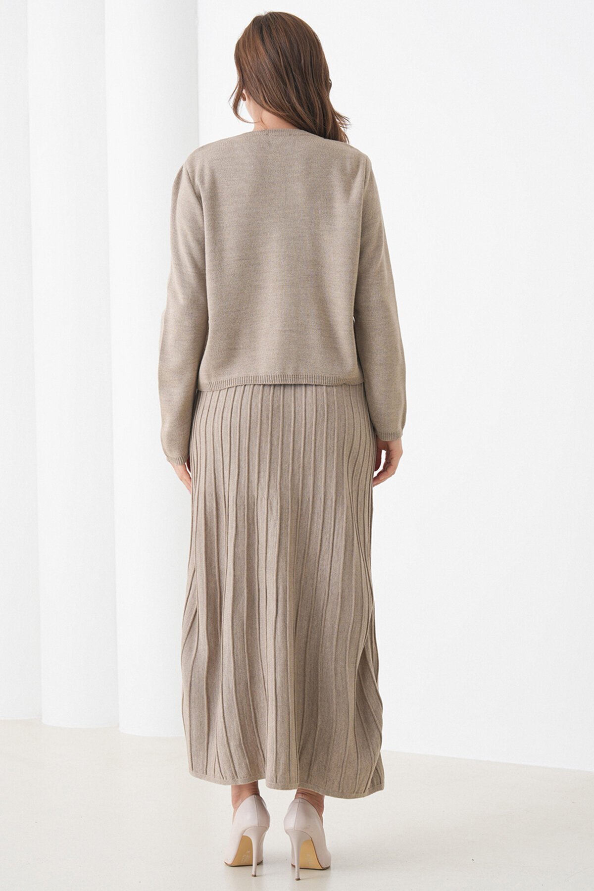 Bisiklet Yaka Düğmeli Hırka ve Pliseli Midi Boy Etek Takım