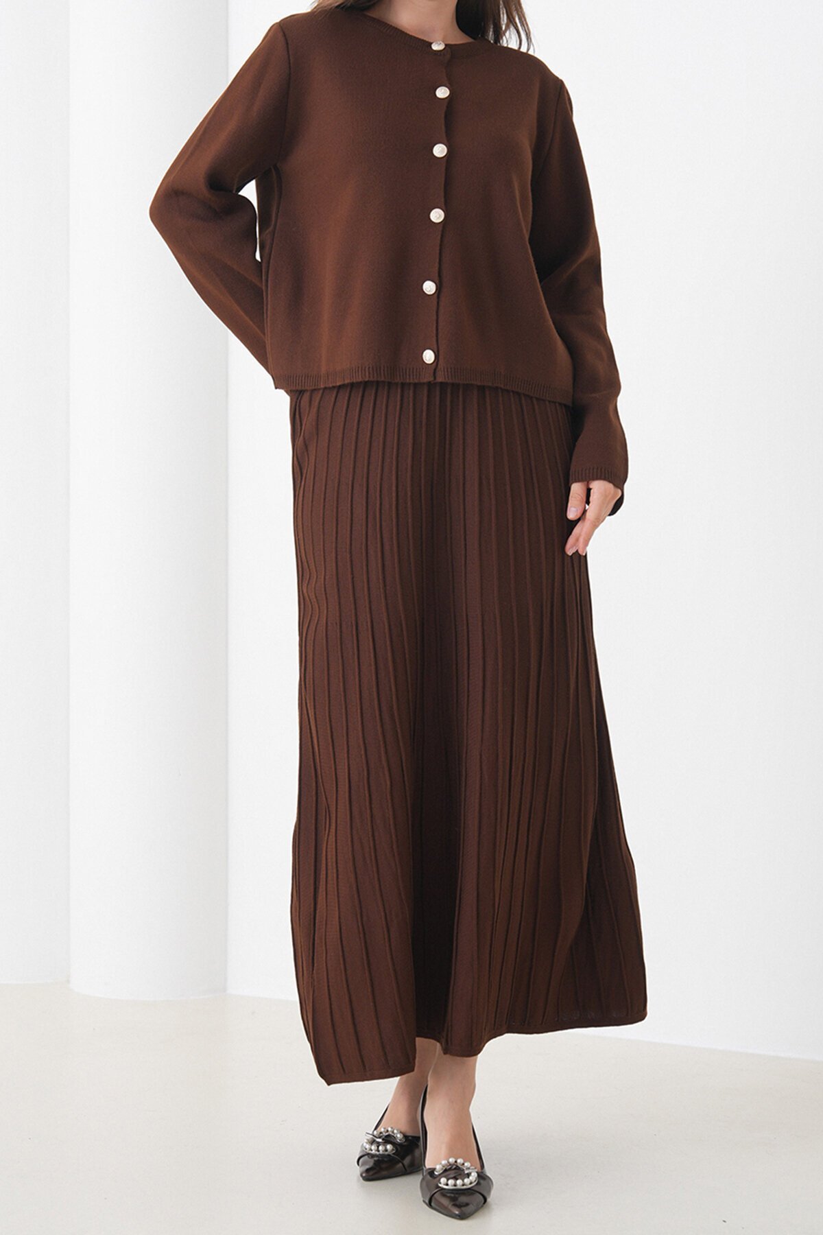 Bisiklet Yaka Düğmeli Hırka ve Pliseli Midi Boy Etek Takım