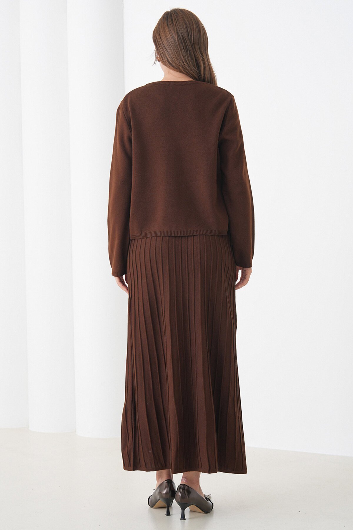 Bisiklet Yaka Düğmeli Hırka ve Pliseli Midi Boy Etek Takım