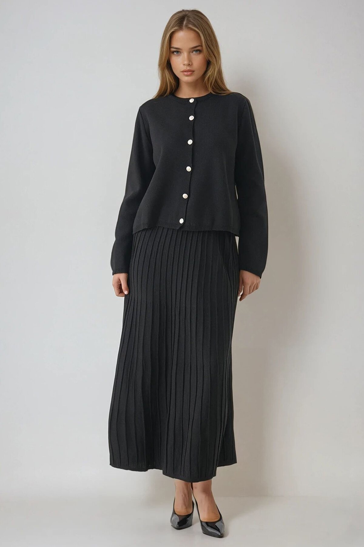 Bisiklet Yaka Düğmeli Hırka ve Pliseli Midi Boy Etek Takım