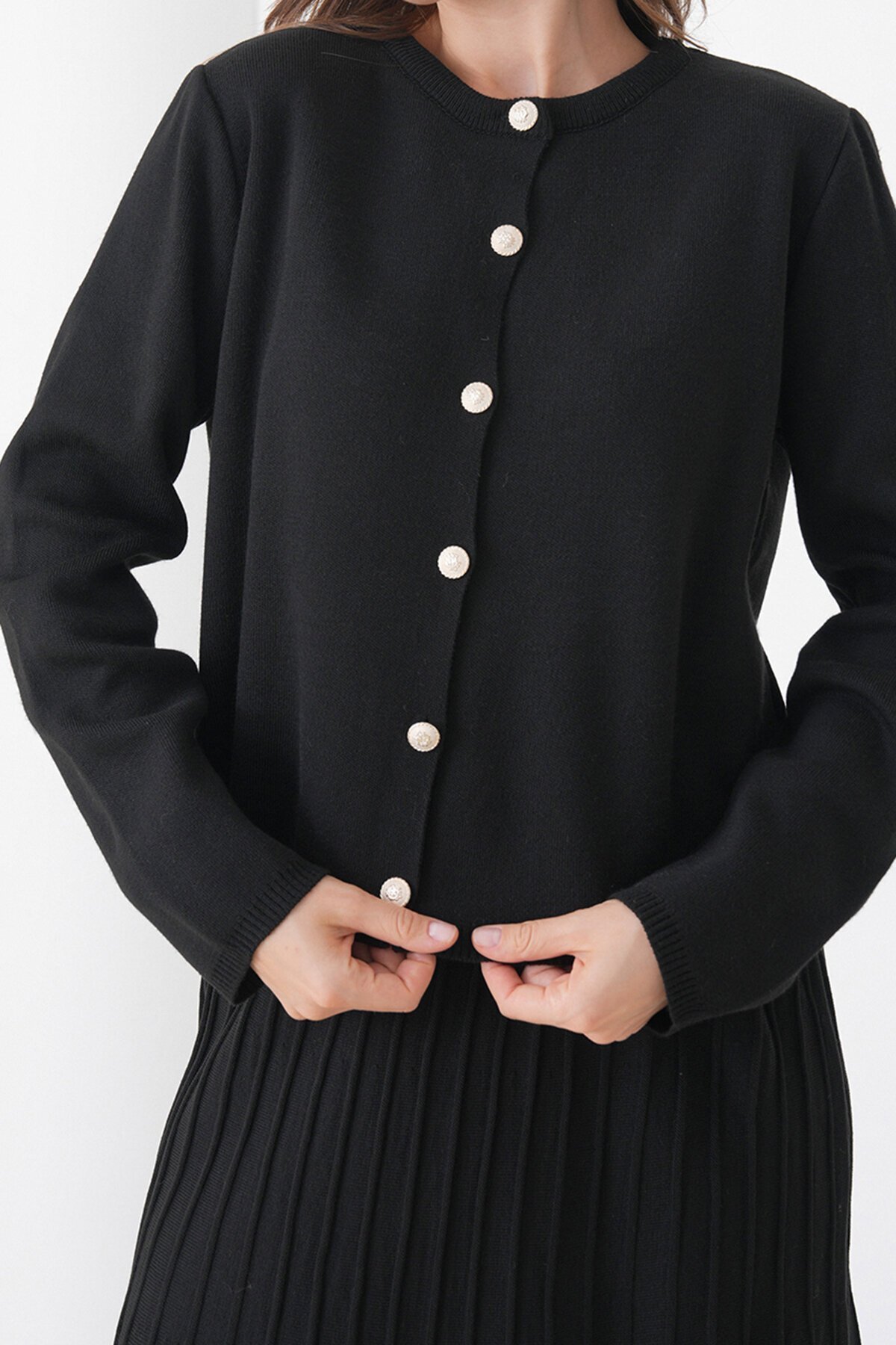 Bisiklet Yaka Düğmeli Hırka ve Pliseli Midi Boy Etek Takım