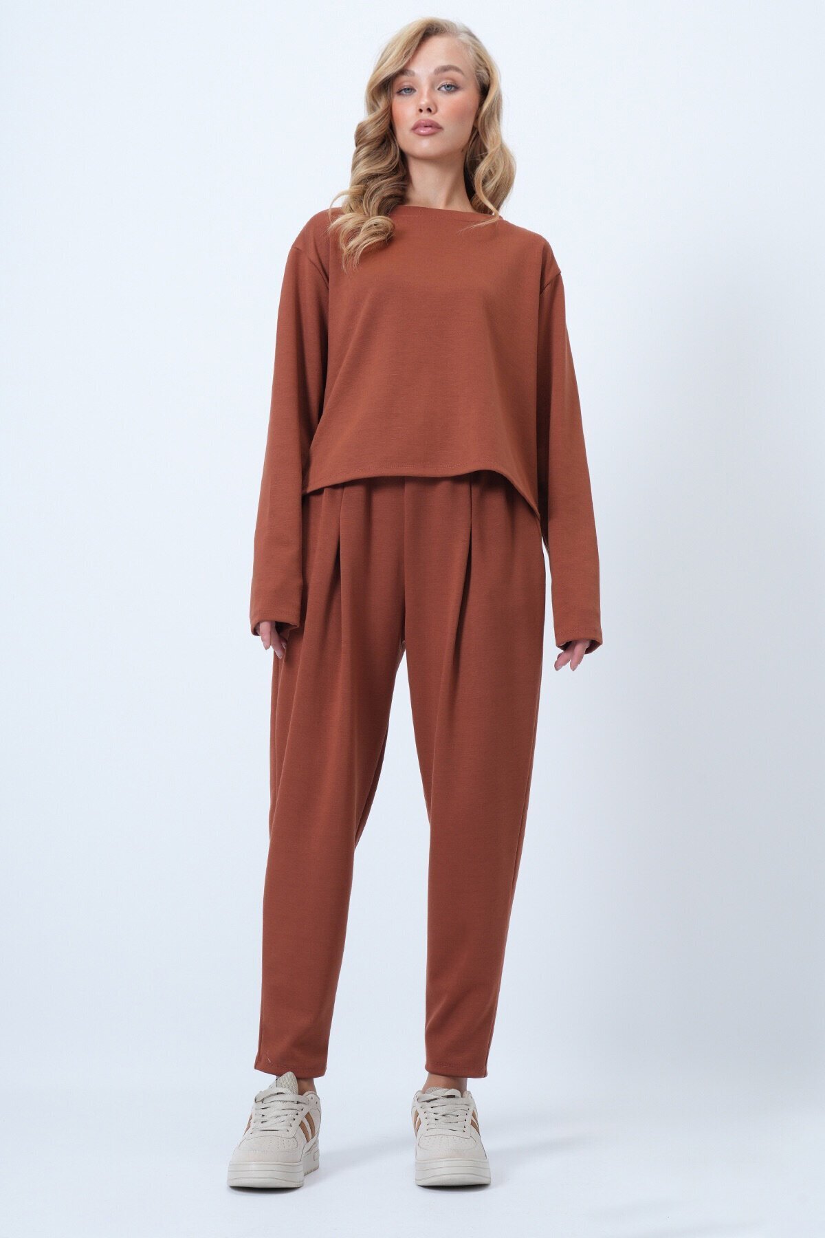 Bisiklet Yaka Geniş Kesim Bluz Ve Önü Plileli Çift Cepli Pantolon Takım