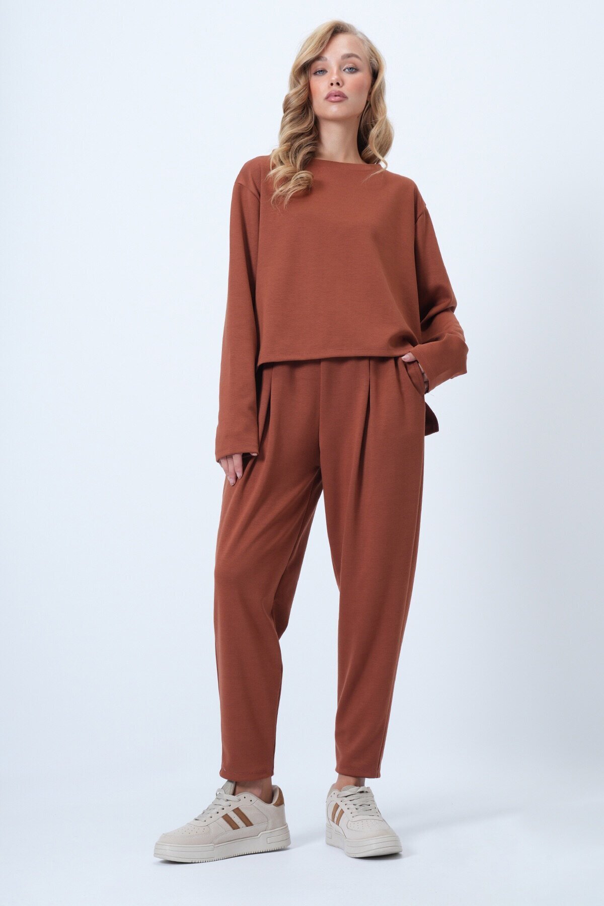 Bisiklet Yaka Geniş Kesim Bluz Ve Önü Plileli Çift Cepli Pantolon Takım