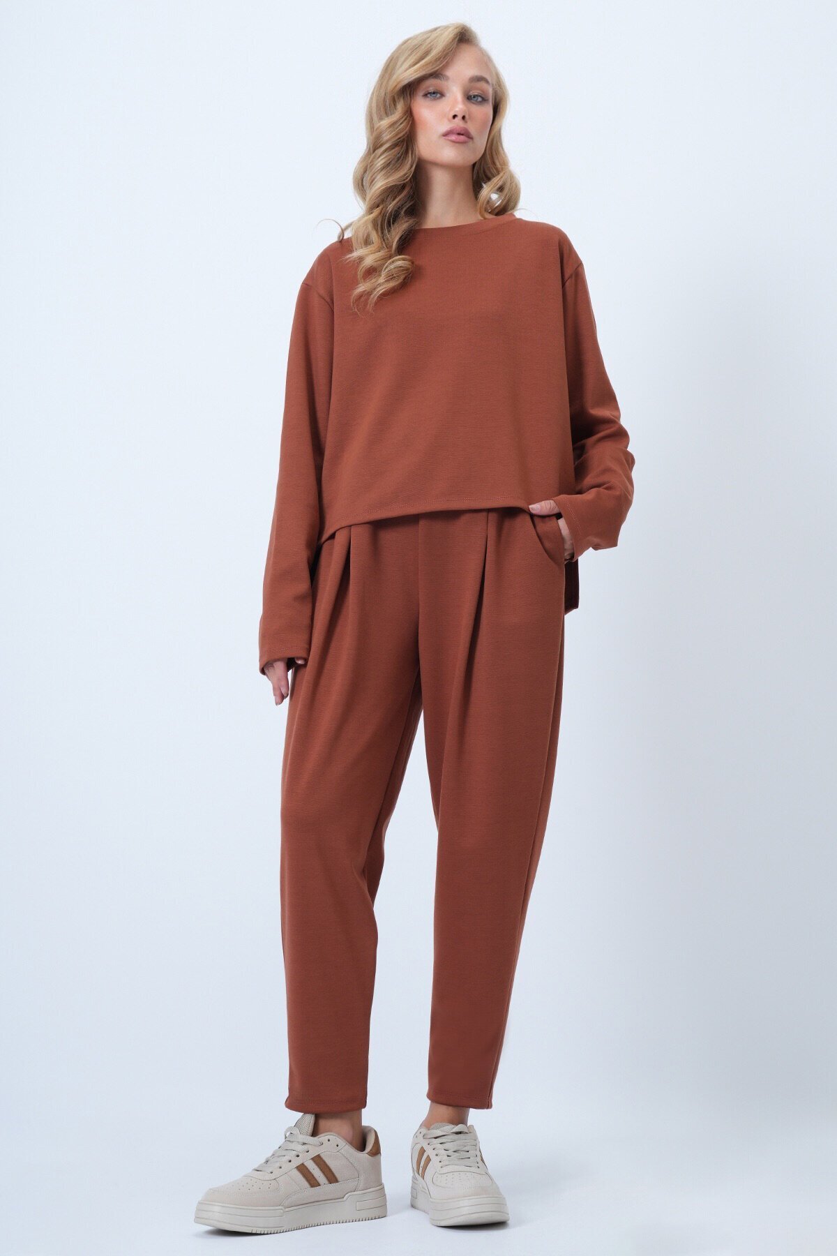 Bisiklet Yaka Geniş Kesim Bluz Ve Önü Plileli Çift Cepli Pantolon Takım