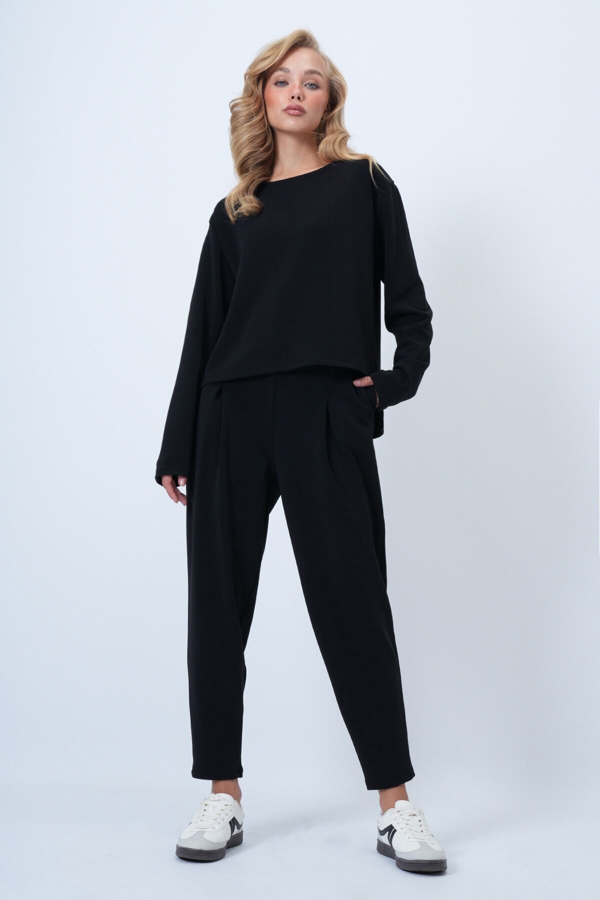 Bisiklet Yaka Geniş Kesim Bluz Ve Önü Plileli Çift Cepli Pantolon Takım