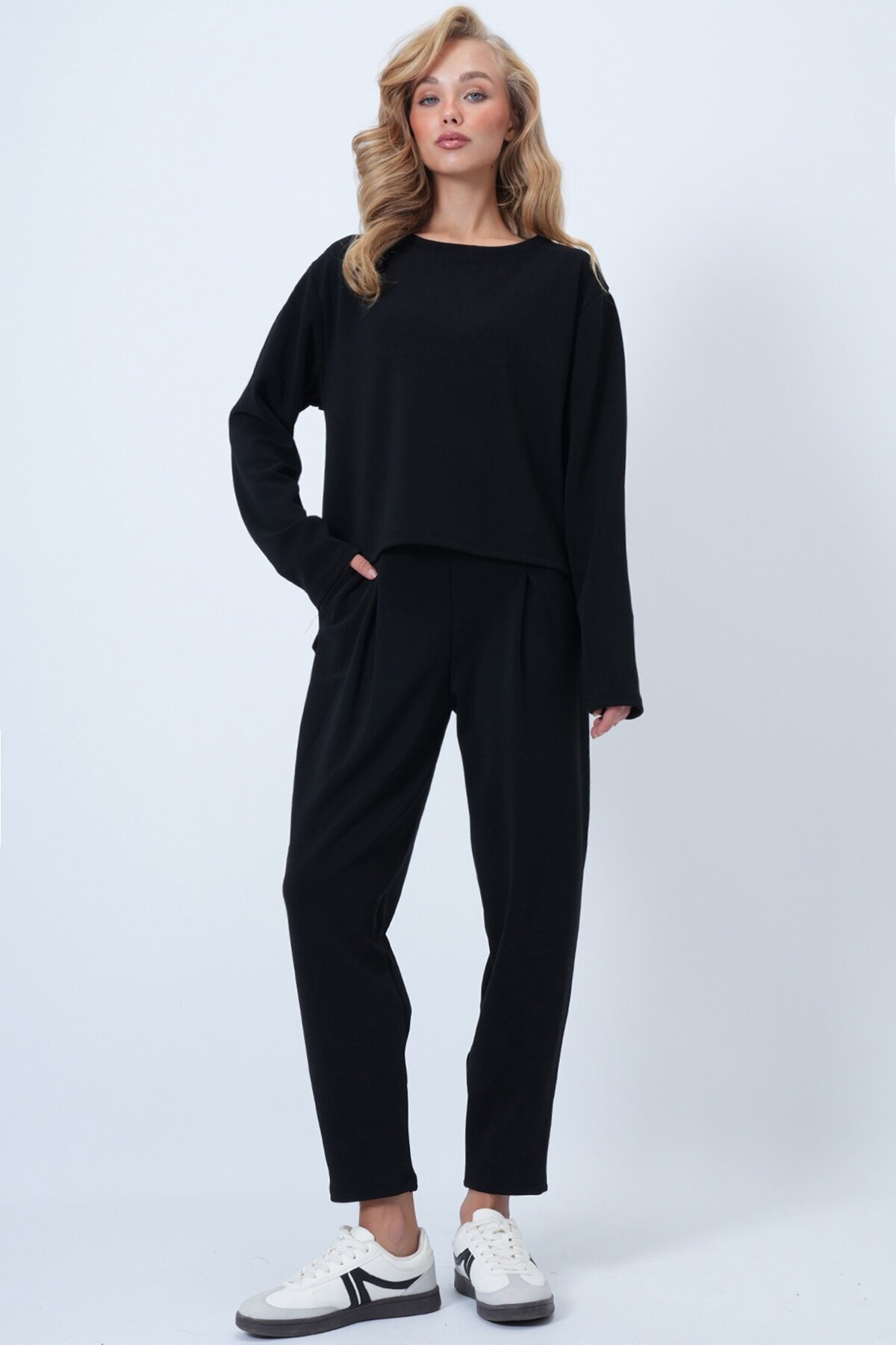 Bisiklet Yaka Geniş Kesim Bluz Ve Önü Plileli Çift Cepli Pantolon Takım