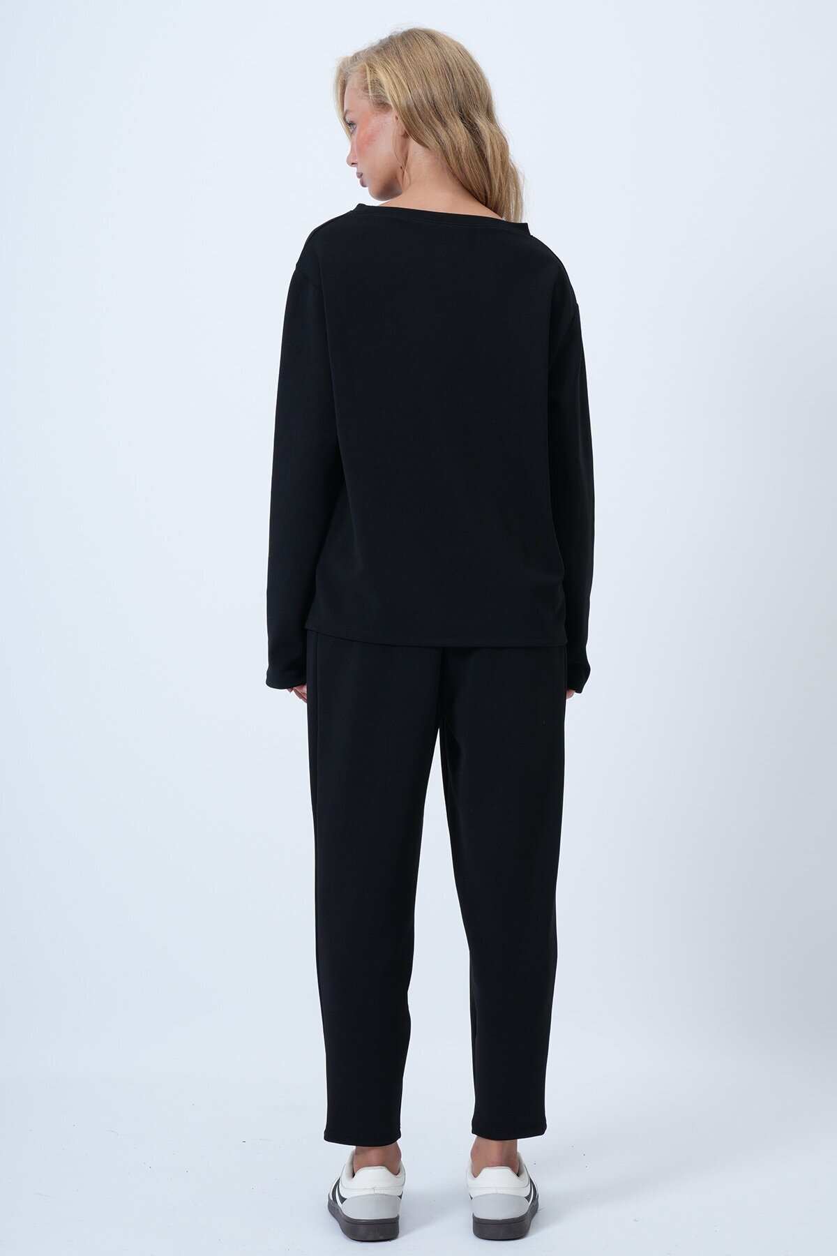 Bisiklet Yaka Geniş Kesim Bluz Ve Önü Plileli Çift Cepli Pantolon Takım