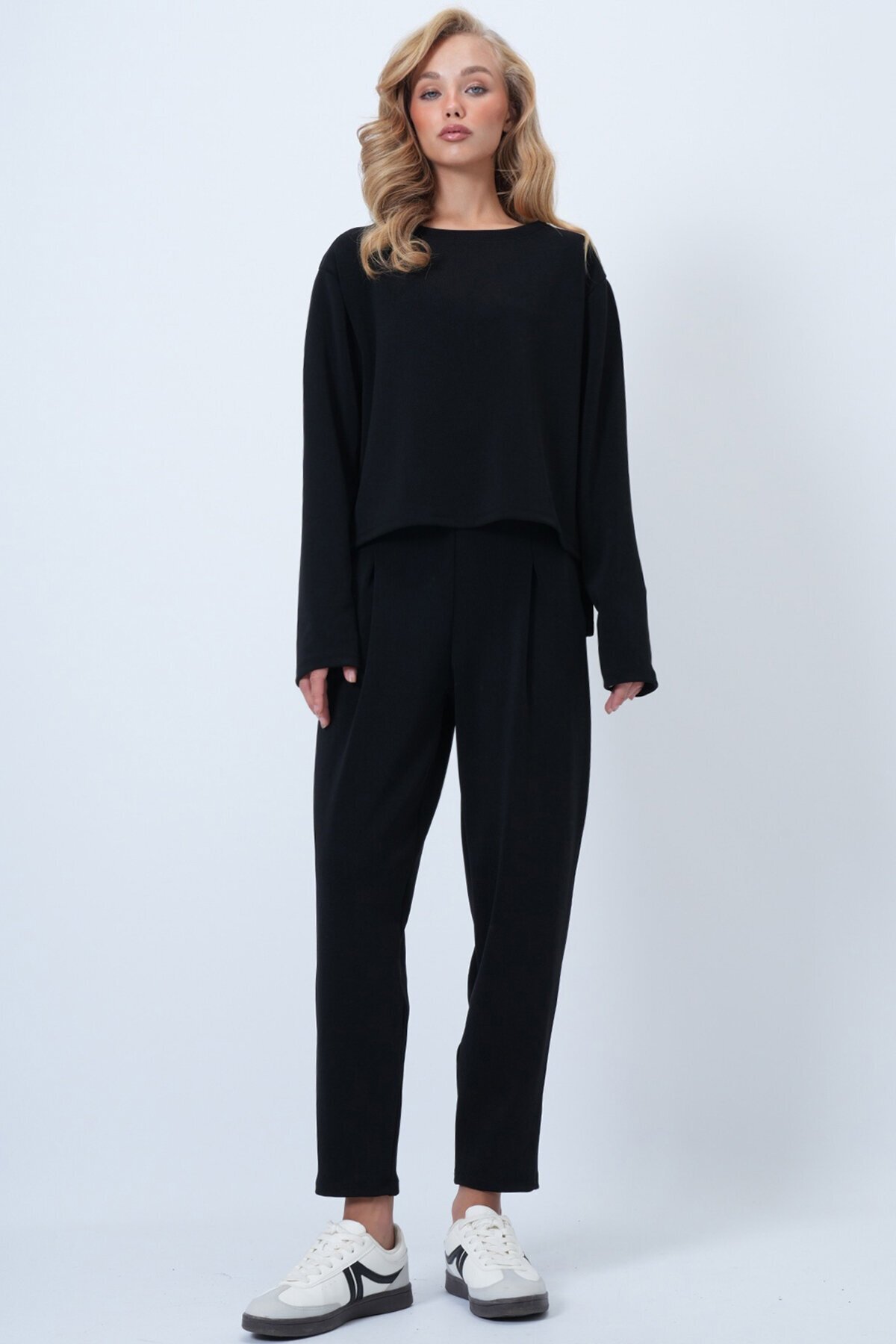 Bisiklet Yaka Geniş Kesim Bluz Ve Önü Plileli Çift Cepli Pantolon Takım