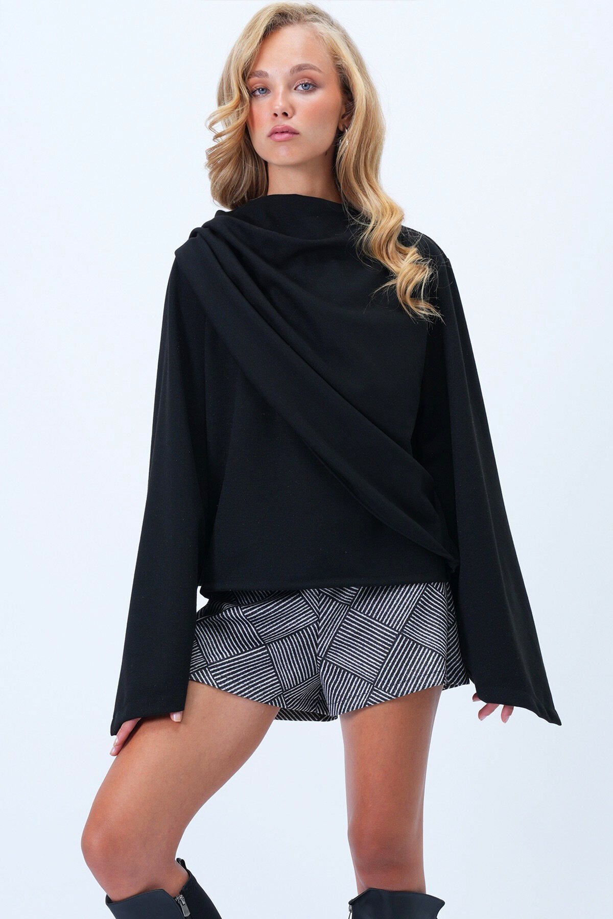 Bisiklet Yaka Kendinden Şal Detaylı Geniş Kesim Tasarım Bluz