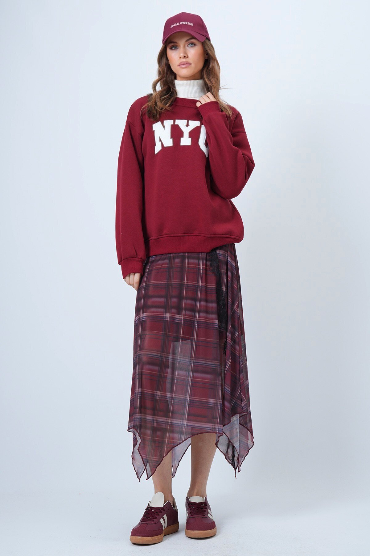 Bisiklet Yaka Nakışlı Ribanalı Uzun Kollu İçi Şardonlu 3 İplik Sweatshirt