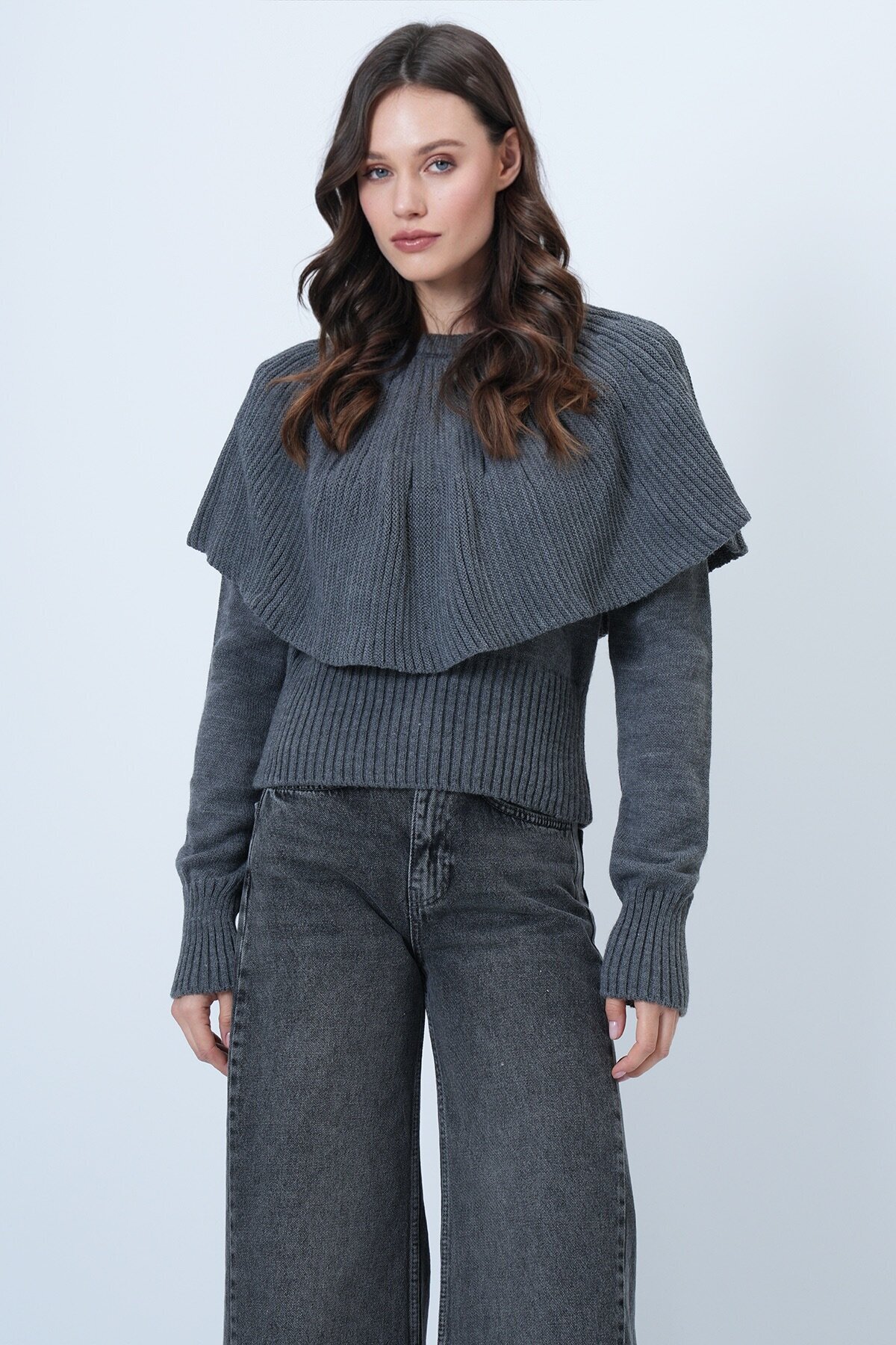 Bisiklet Yaka Pelerin Detaylı Fitilli Triko Kazak