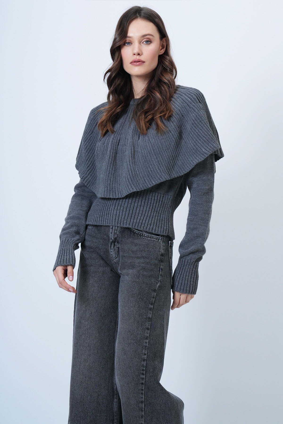 Bisiklet Yaka Pelerin Detaylı Fitilli Triko Kazak