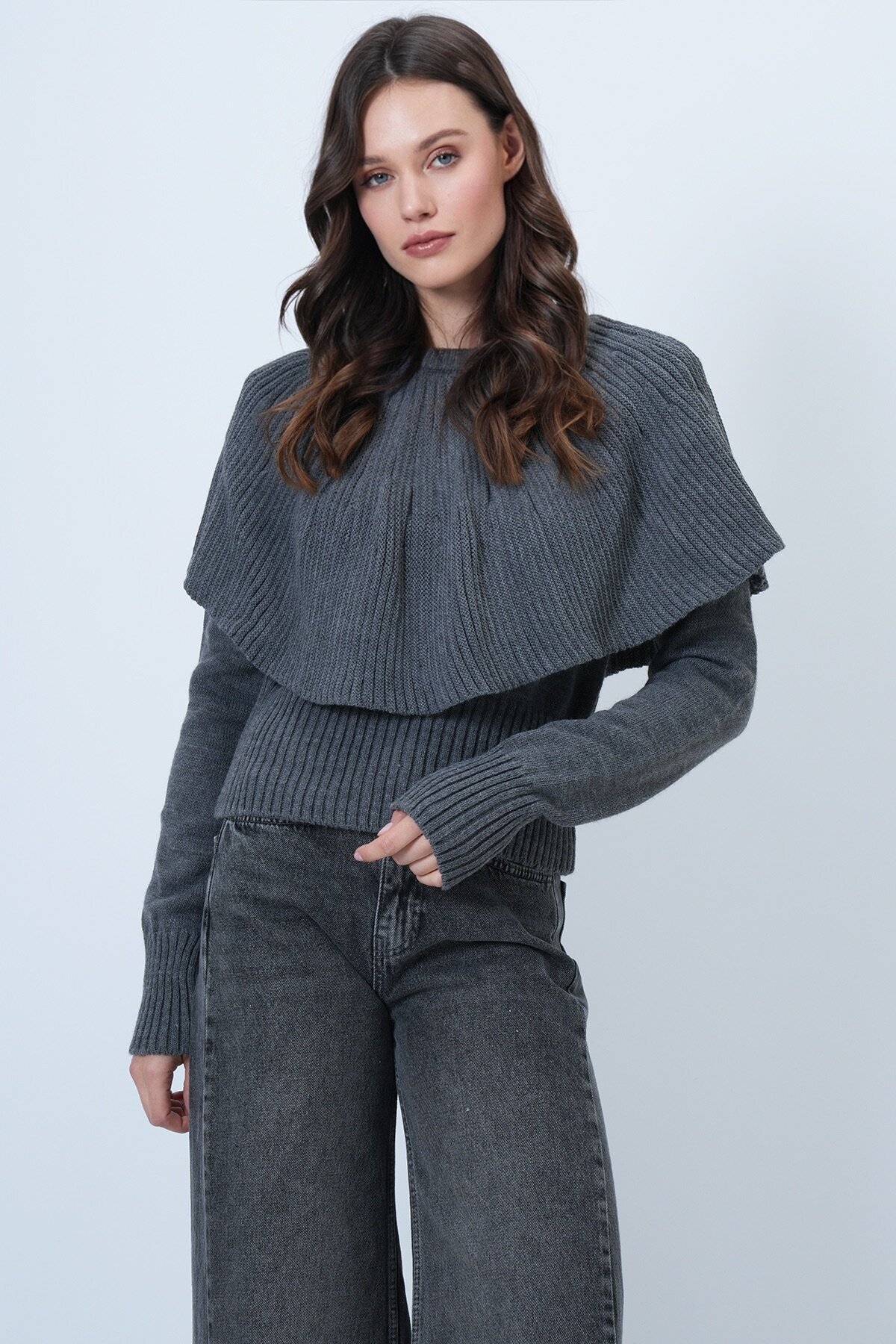 Bisiklet Yaka Pelerin Detaylı Fitilli Triko Kazak