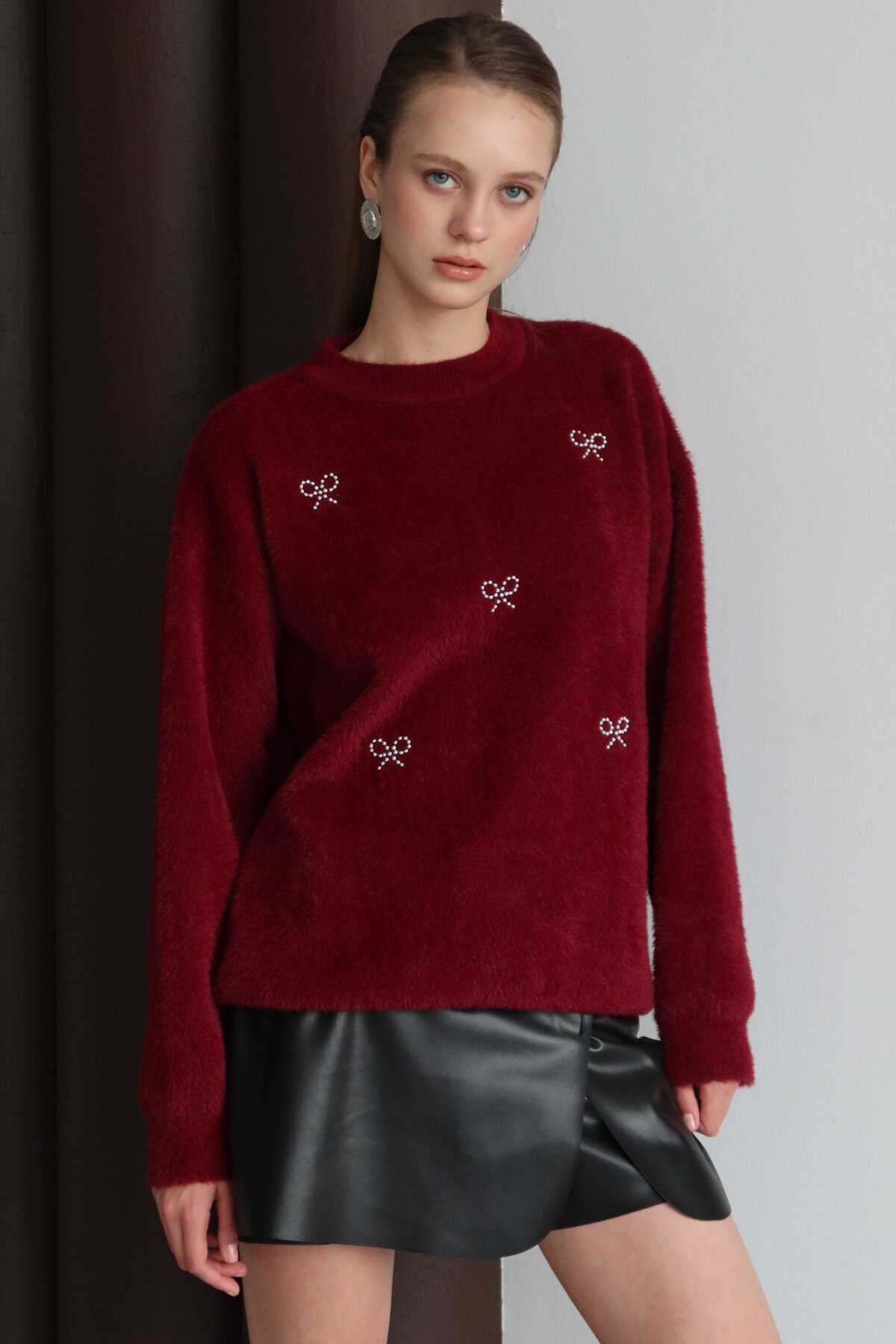 Bisiklet Yaka Taşlı Kurdale Detaylı Yumoş Kazak