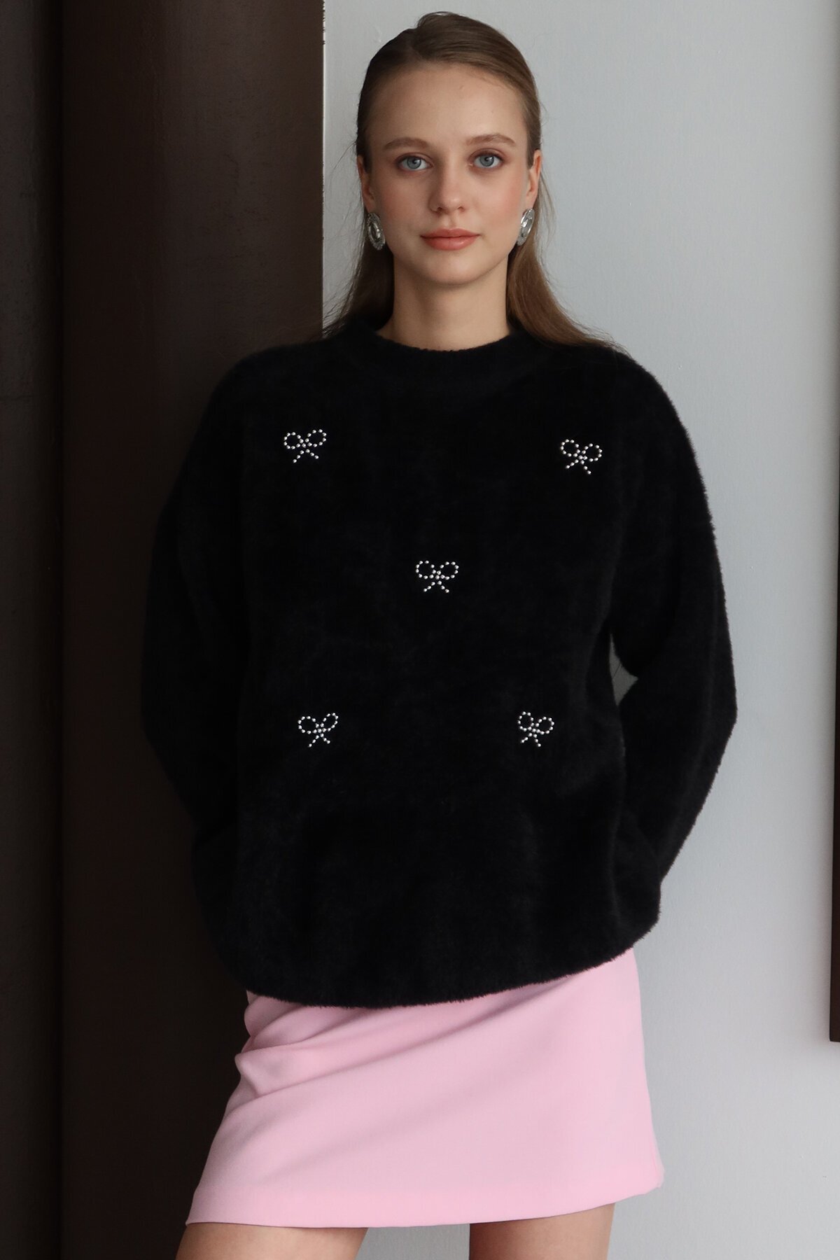 Bisiklet Yaka Taşlı Kurdale Detaylı Yumoş Kazak