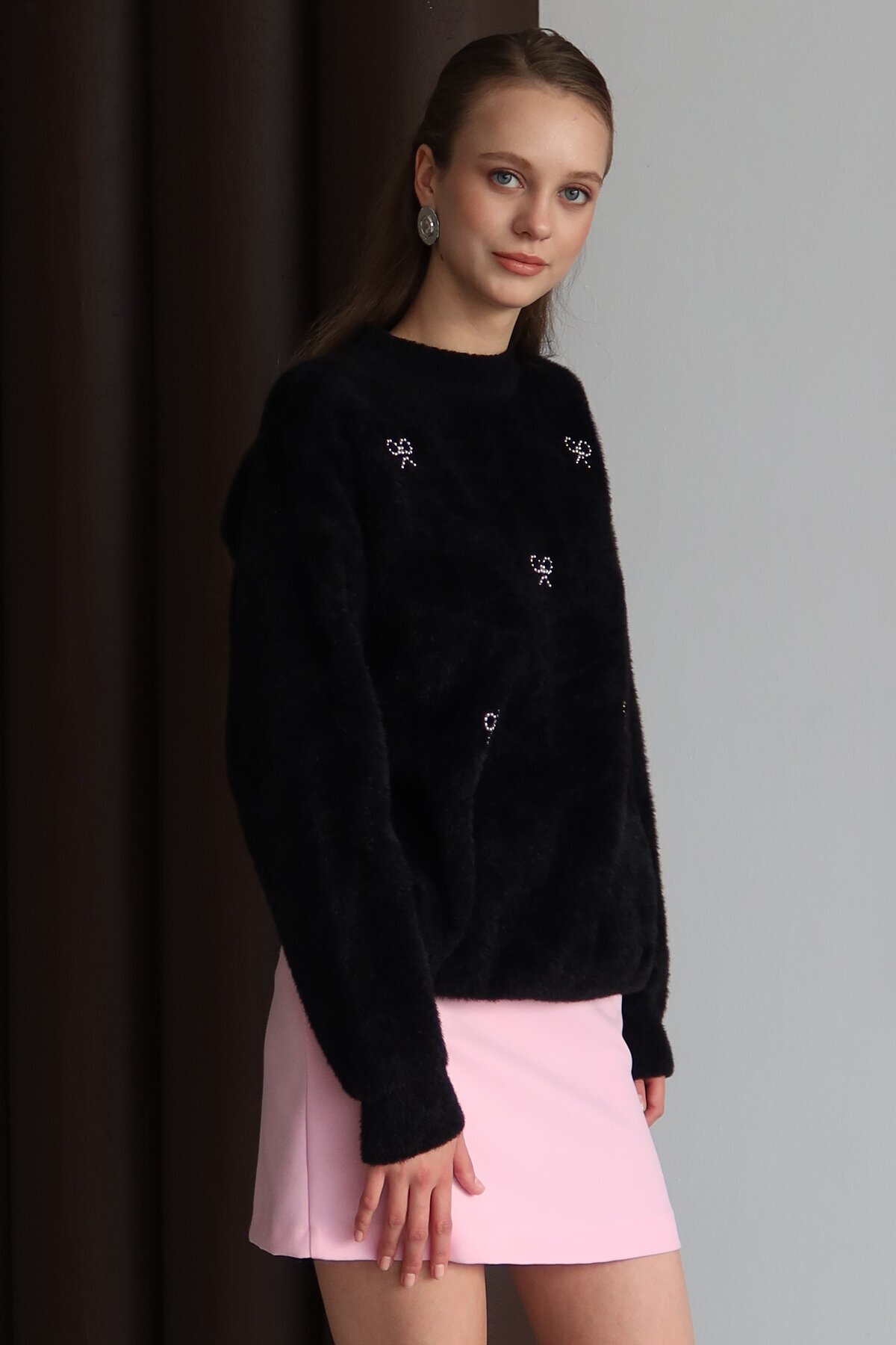 Bisiklet Yaka Taşlı Kurdale Detaylı Yumoş Kazak