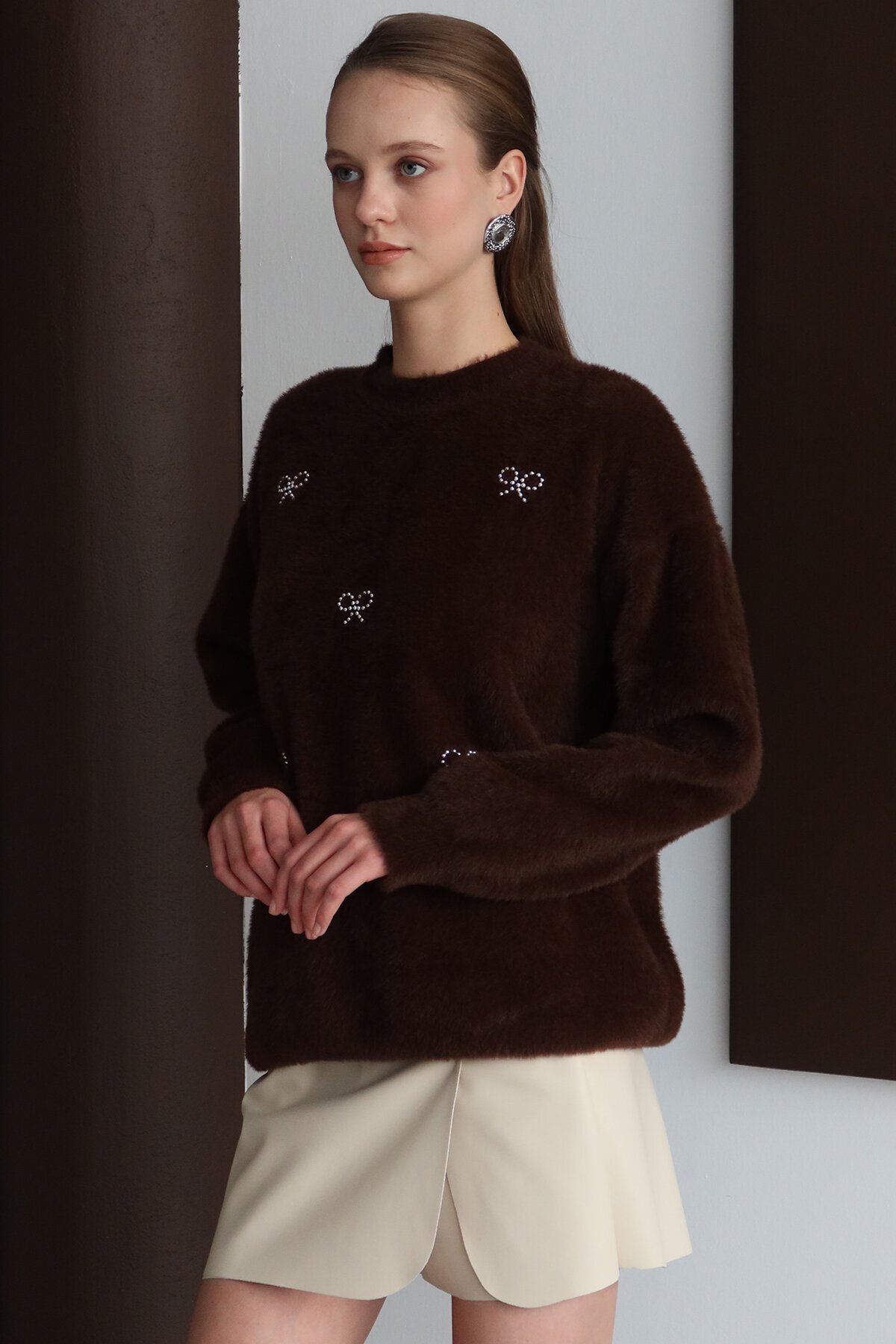 Bisiklet Yaka Taşlı Kurdale Detaylı Yumoş Kazak