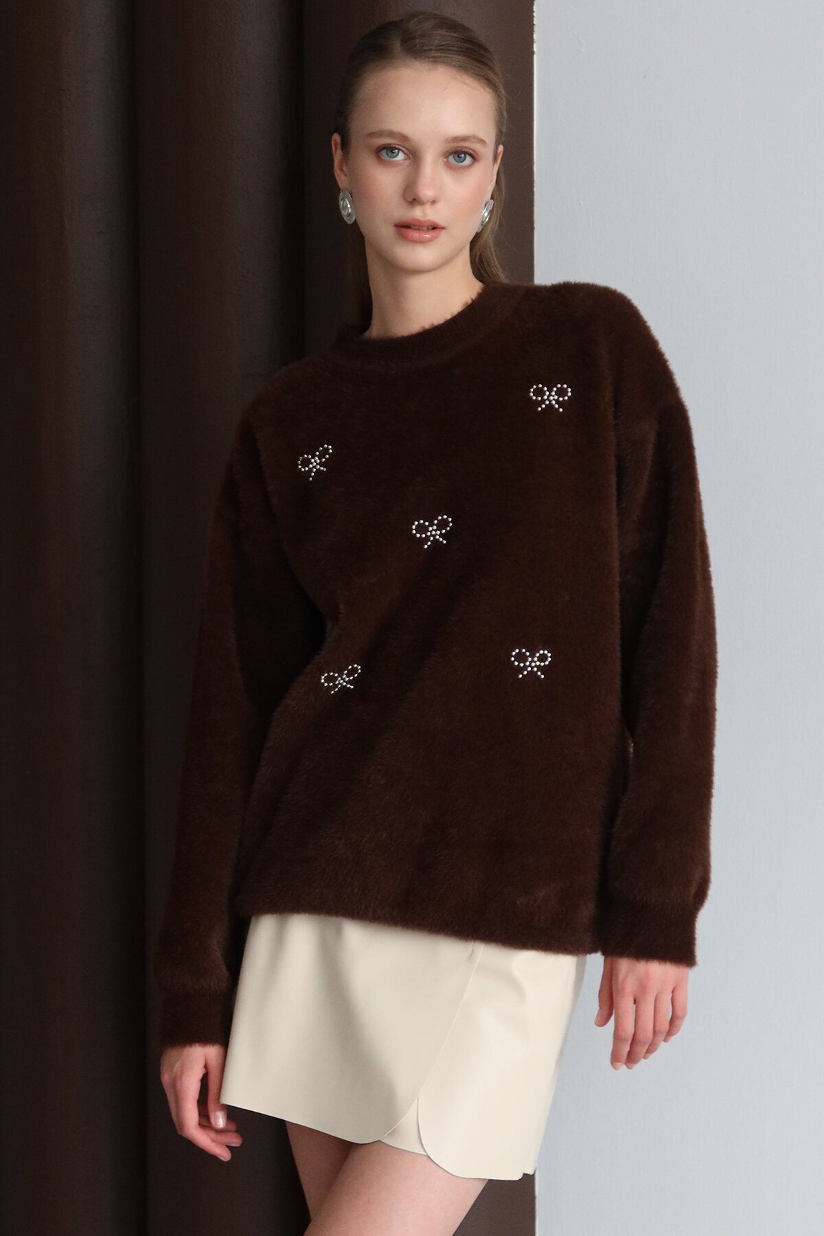 Bisiklet Yaka Taşlı Kurdale Detaylı Yumoş Kazak