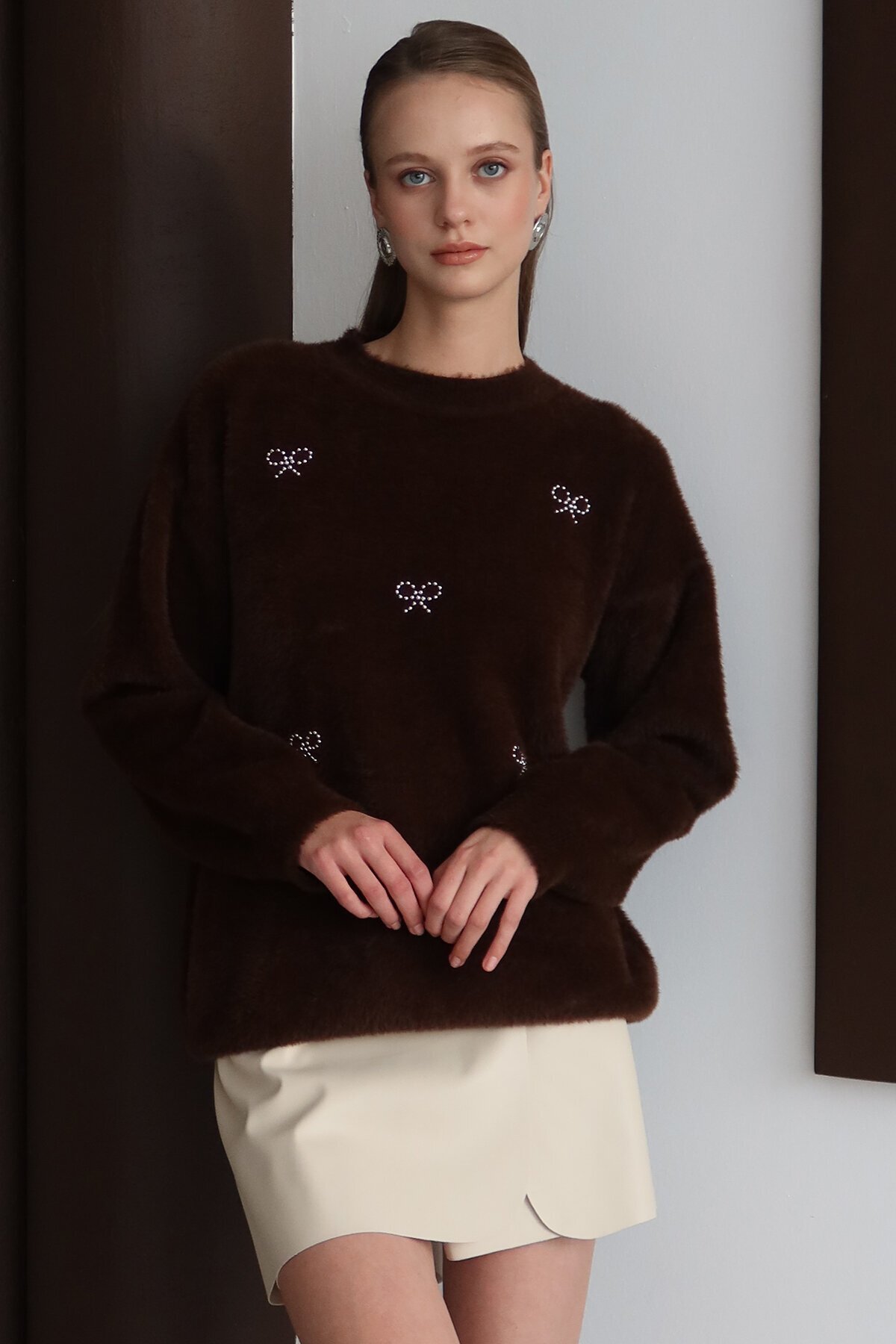 Bisiklet Yaka Taşlı Kurdale Detaylı Yumoş Kazak