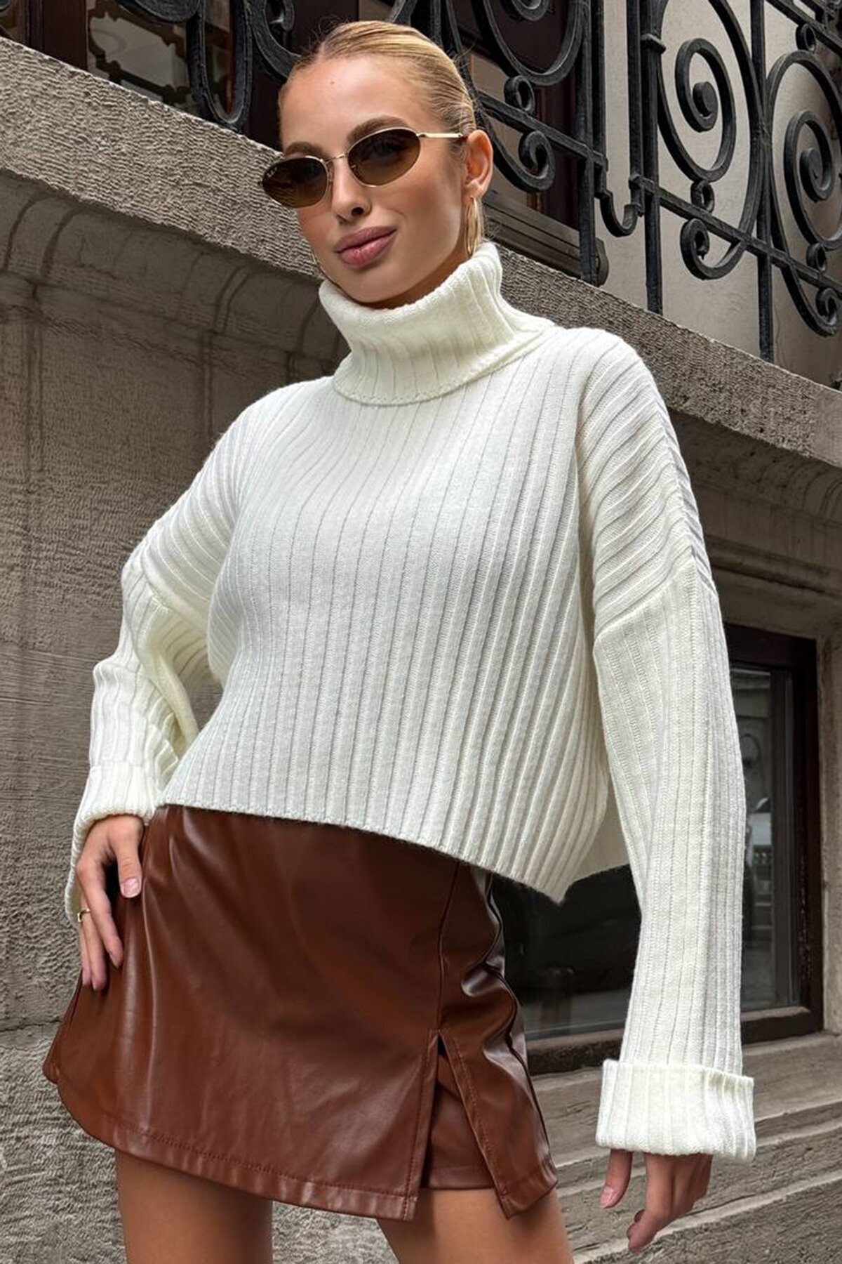 Boğazlı Fitilli Crop Triko Kazak