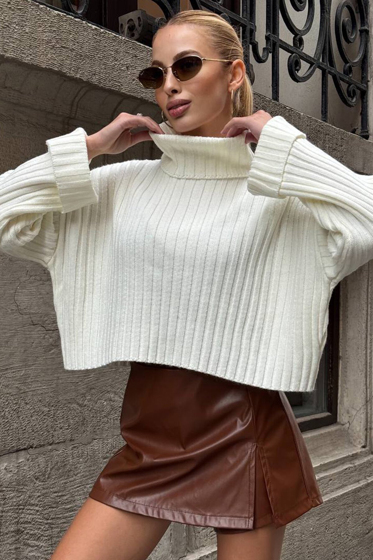 Boğazlı Fitilli Crop Triko Kazak