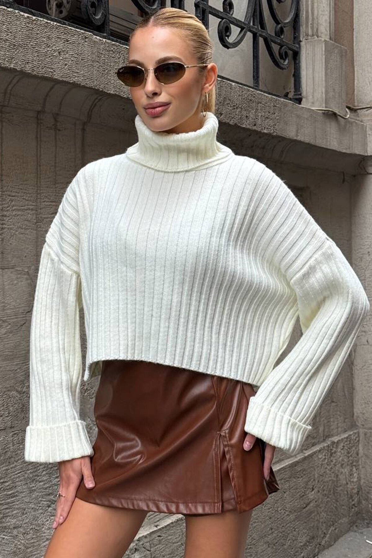 Boğazlı Fitilli Crop Triko Kazak