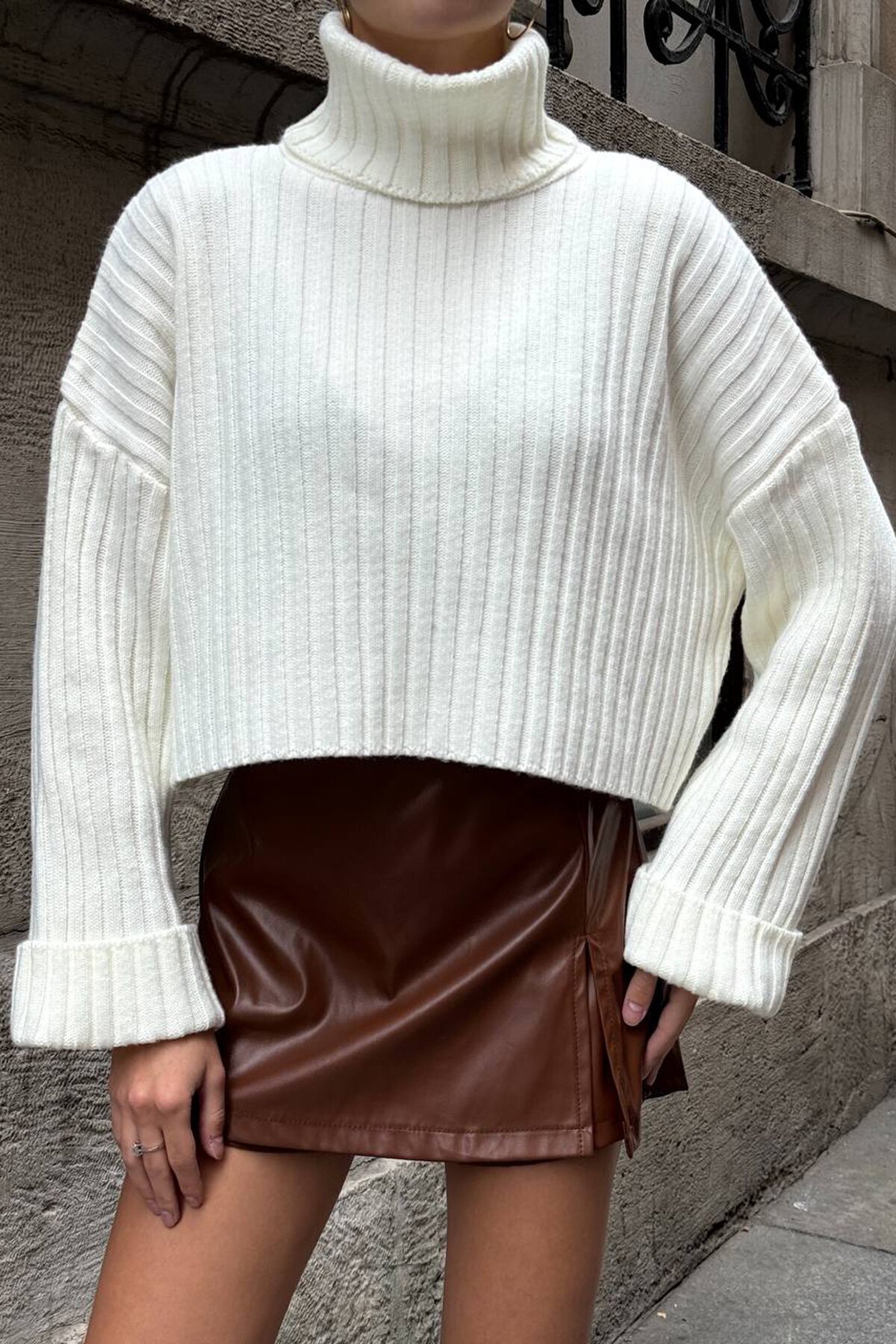 Boğazlı Fitilli Crop Triko Kazak