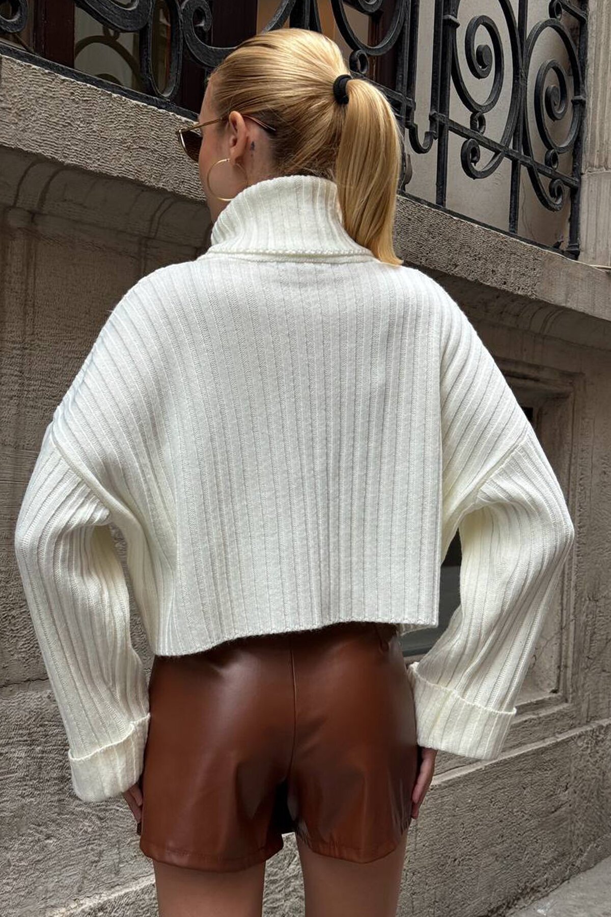 Boğazlı Fitilli Crop Triko Kazak