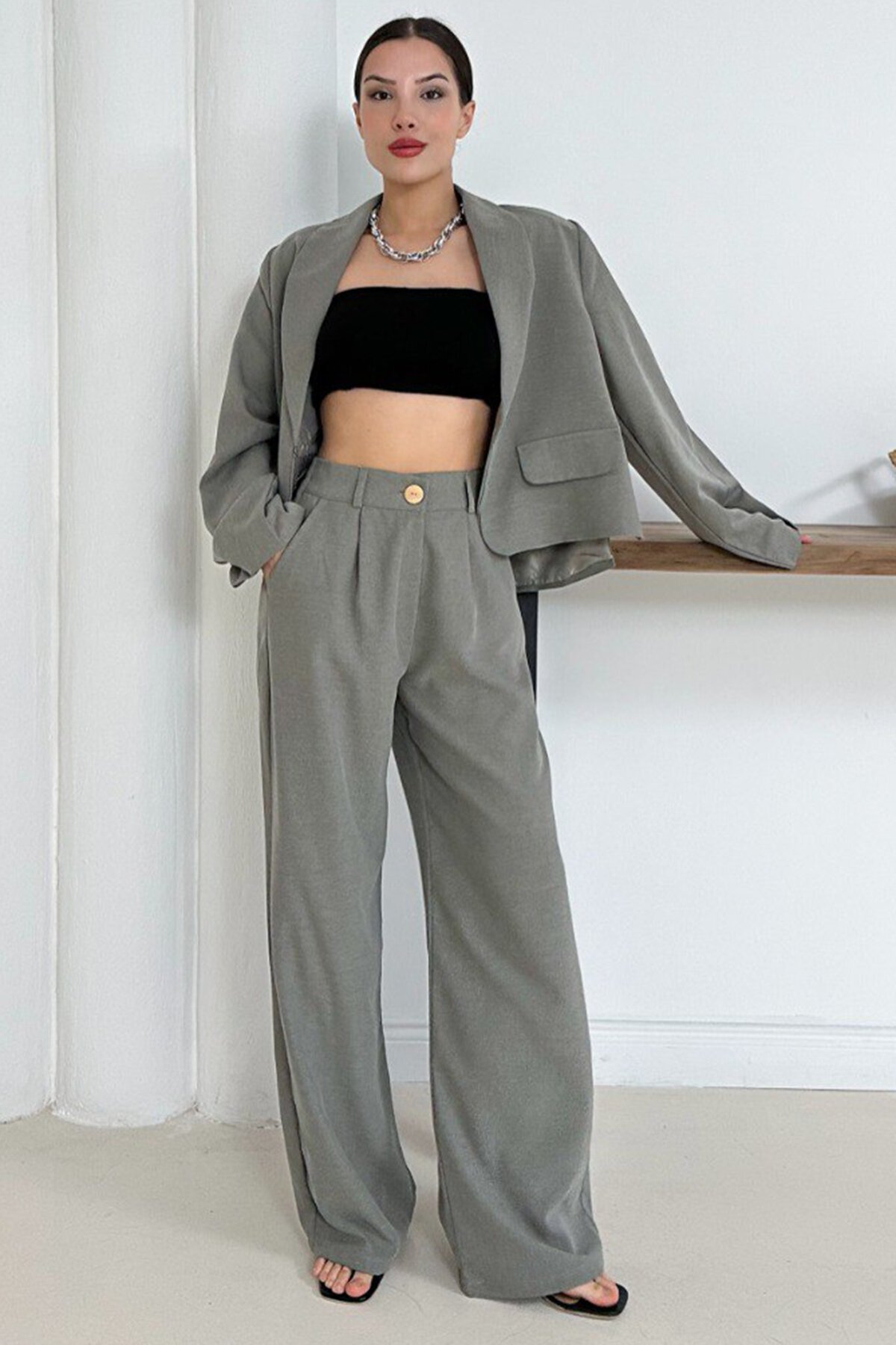 Cep Aksesuarlı Crop Astarlı Ceket Ve Çift Cepli Pantolon Takım