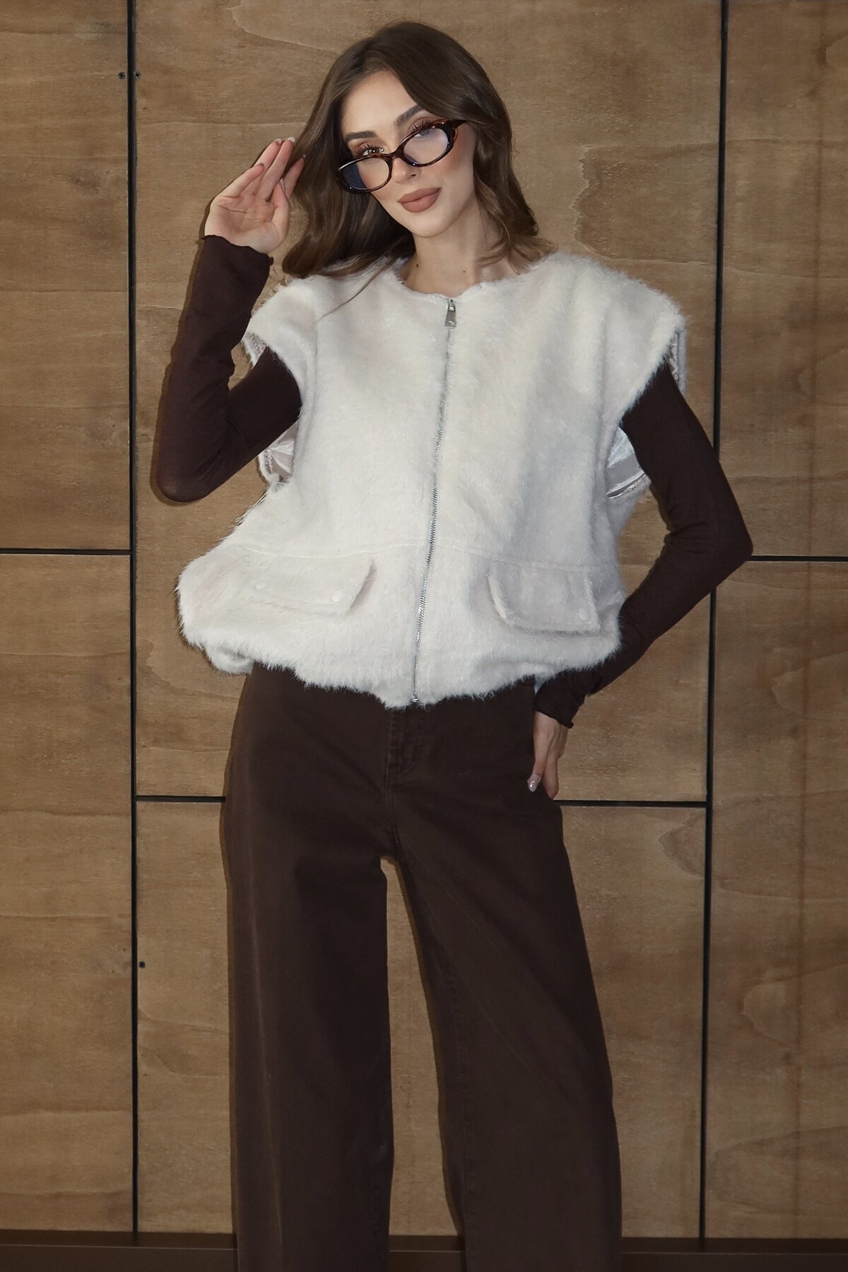 Cep Detaylı Püsküllü Fermaur Kapamalı Yelek