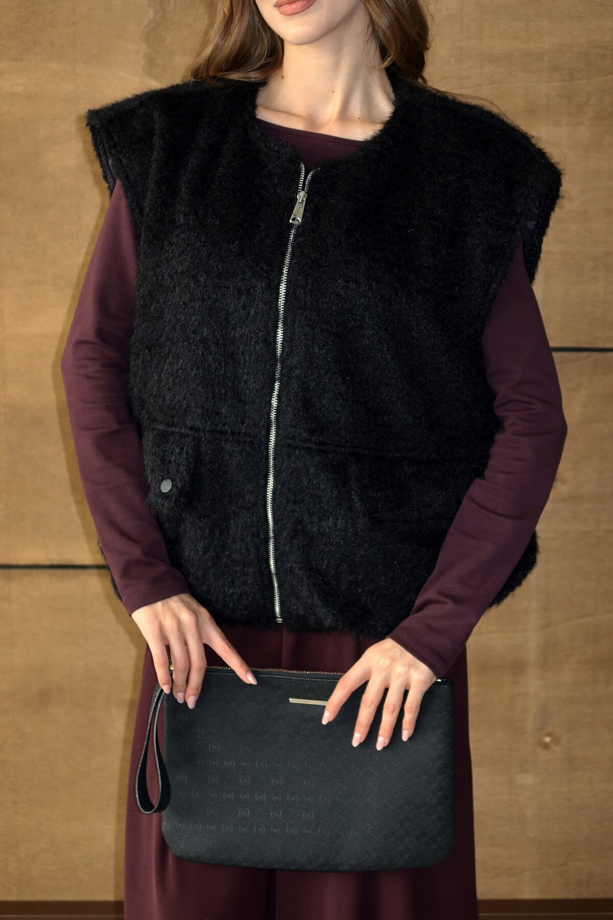 Cep Detaylı Püsküllü Fermaur Kapamalı Yelek