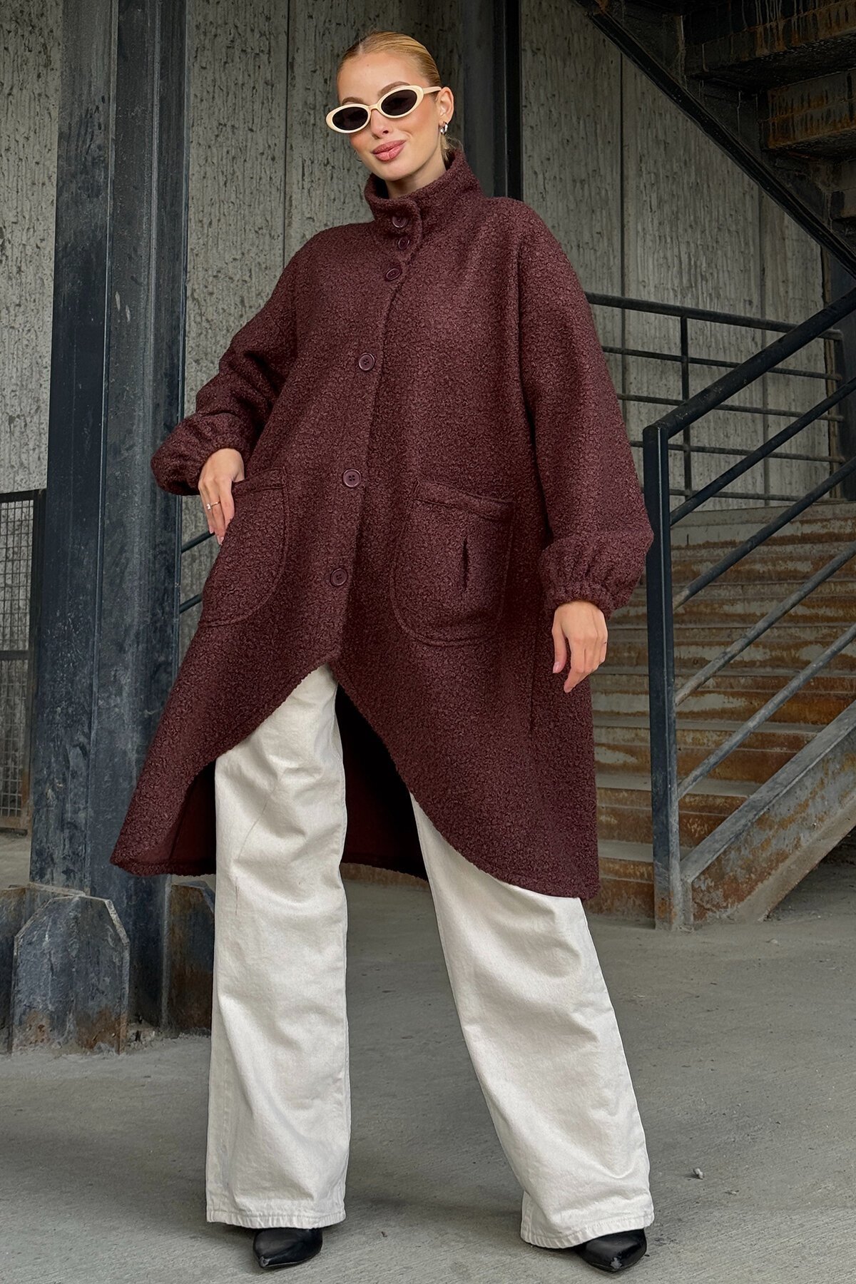 Bordo Çift Cepli Asimetrik Kesim Düğme Kapamalı Astarsız Kaban