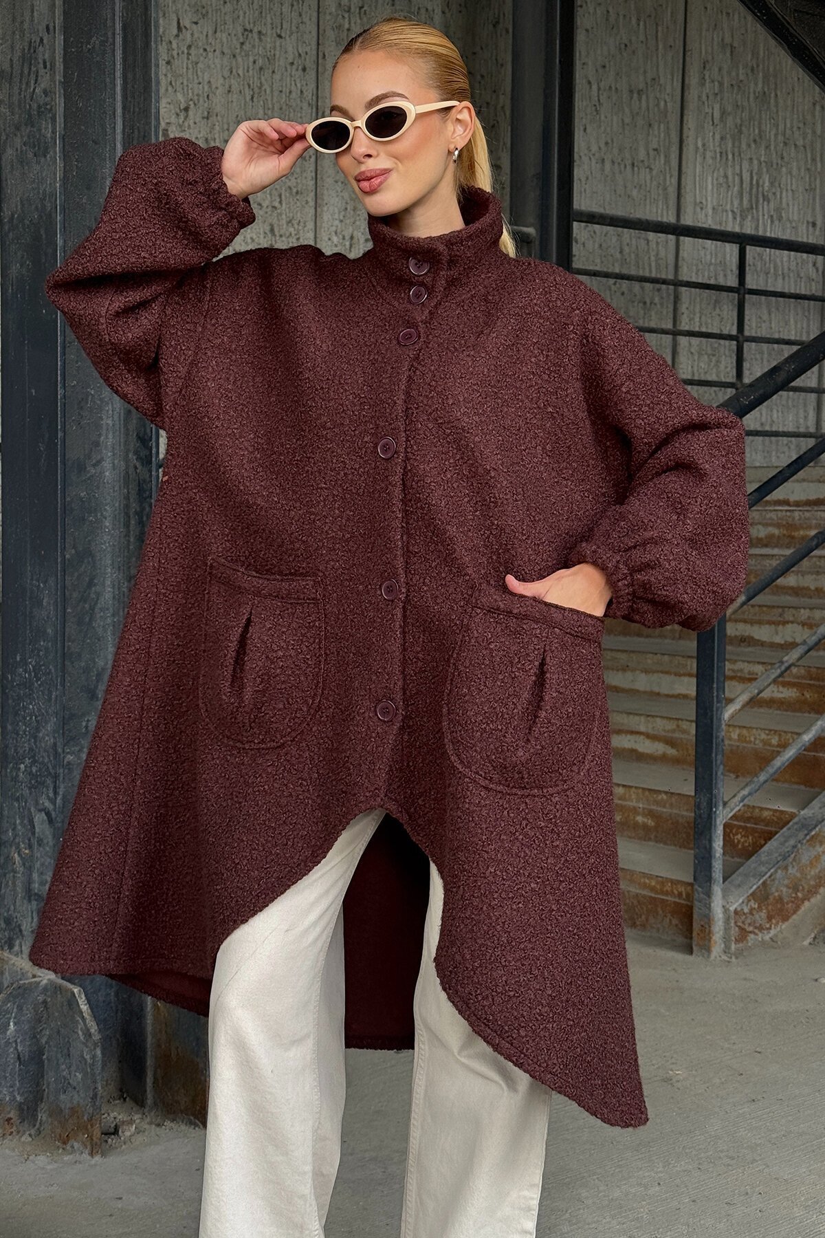 Bordo Çift Cepli Asimetrik Kesim Düğme Kapamalı Astarsız Kaban